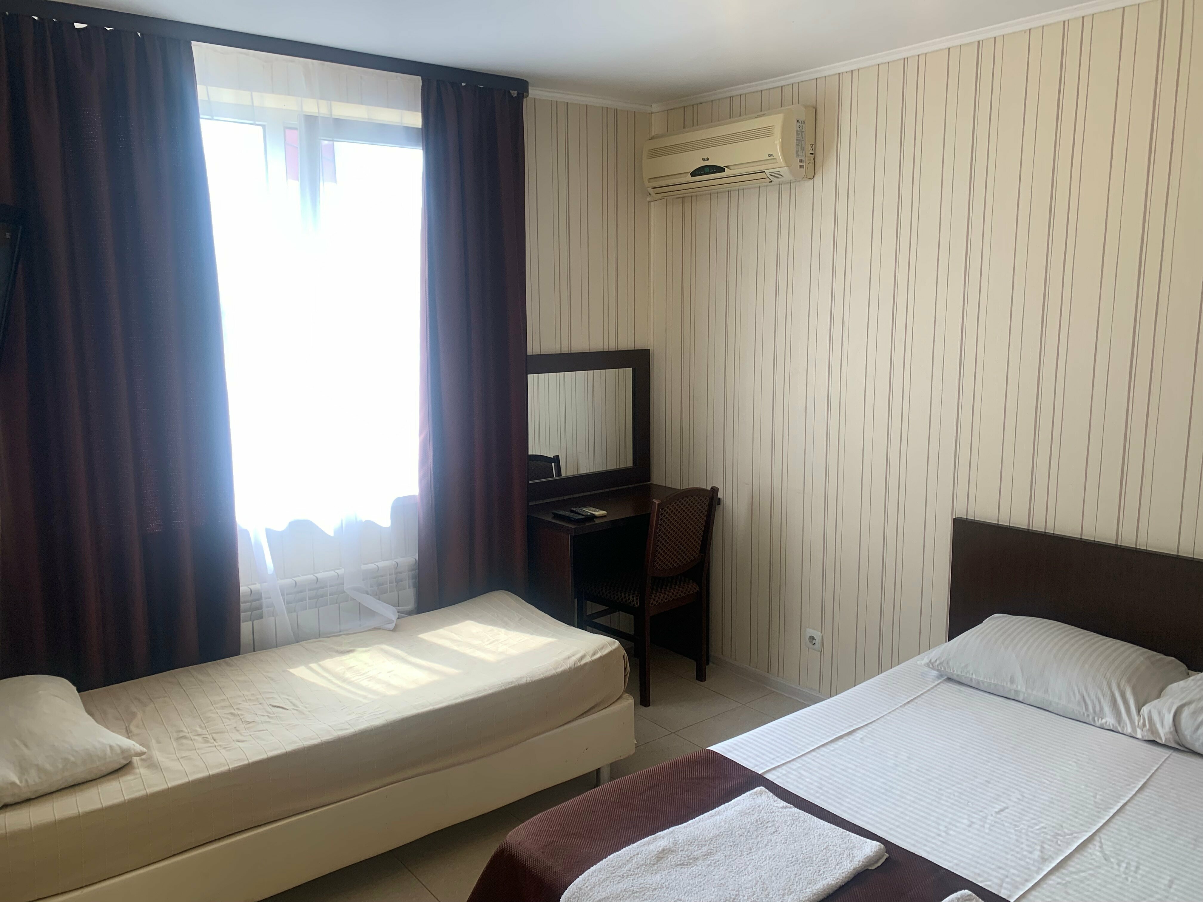 Трехместный номер с окном