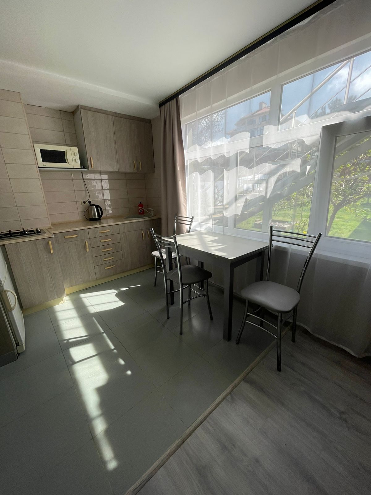 Номер-студия с видом на сад