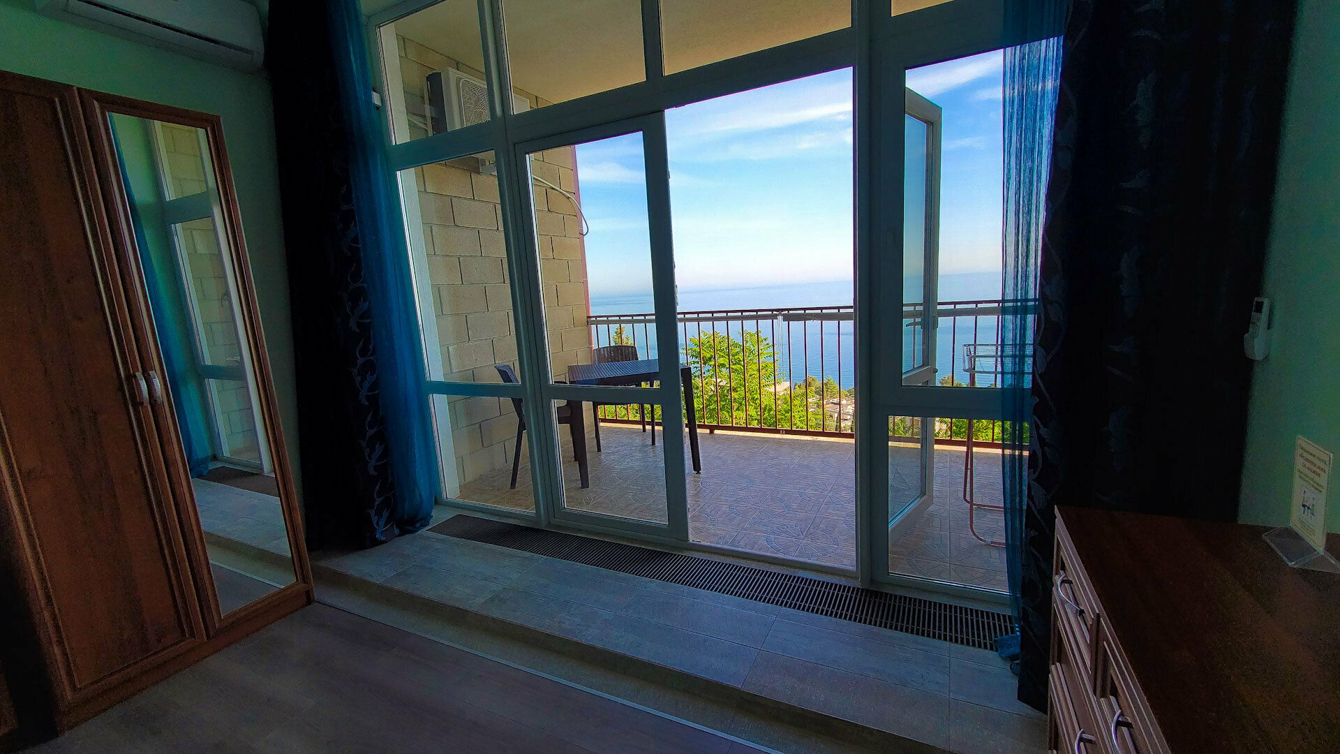 Двухместный однокомнатный люкс с кухней и видом на море