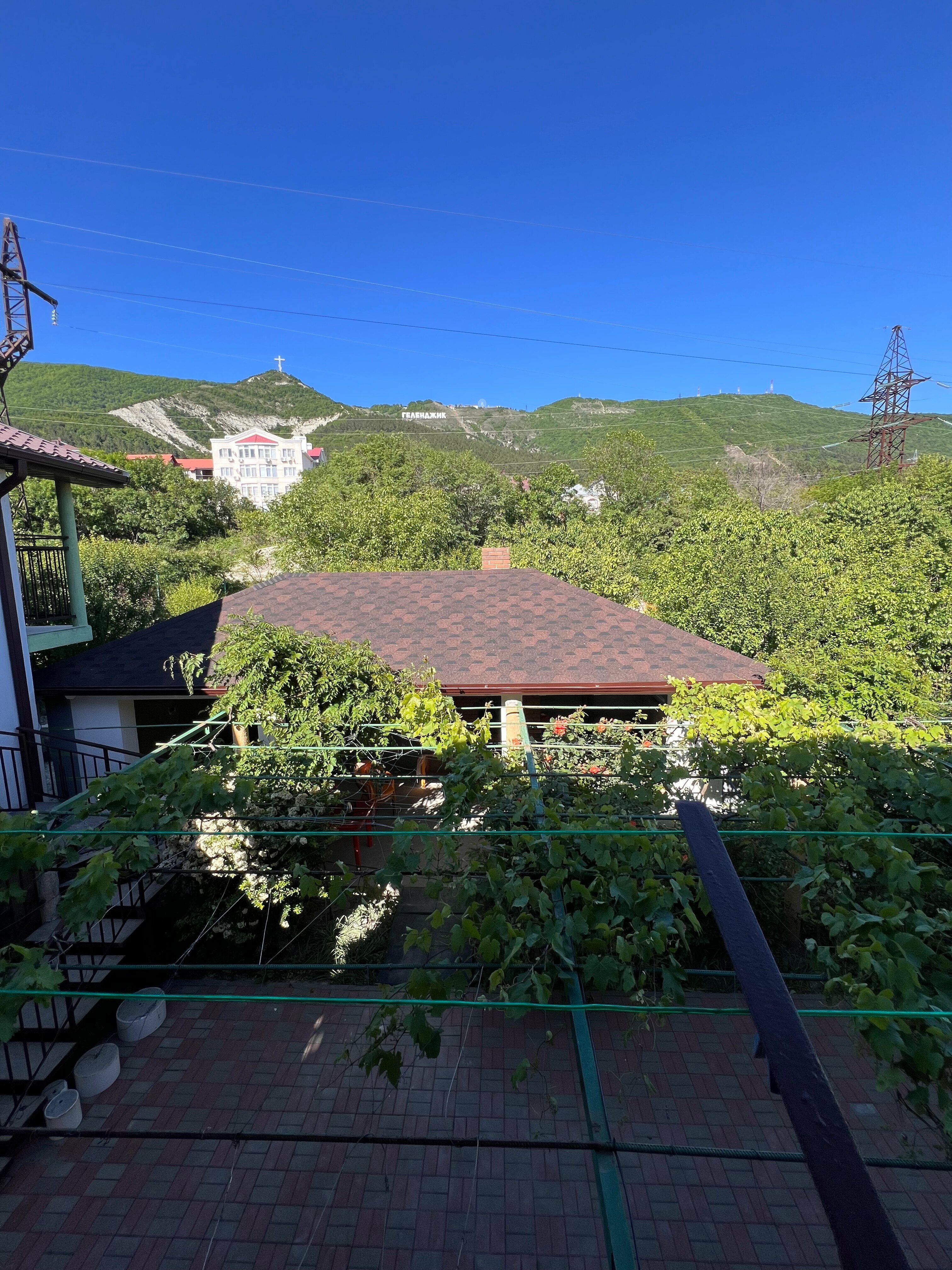 Трехместный номер с террасой видом на горы №15