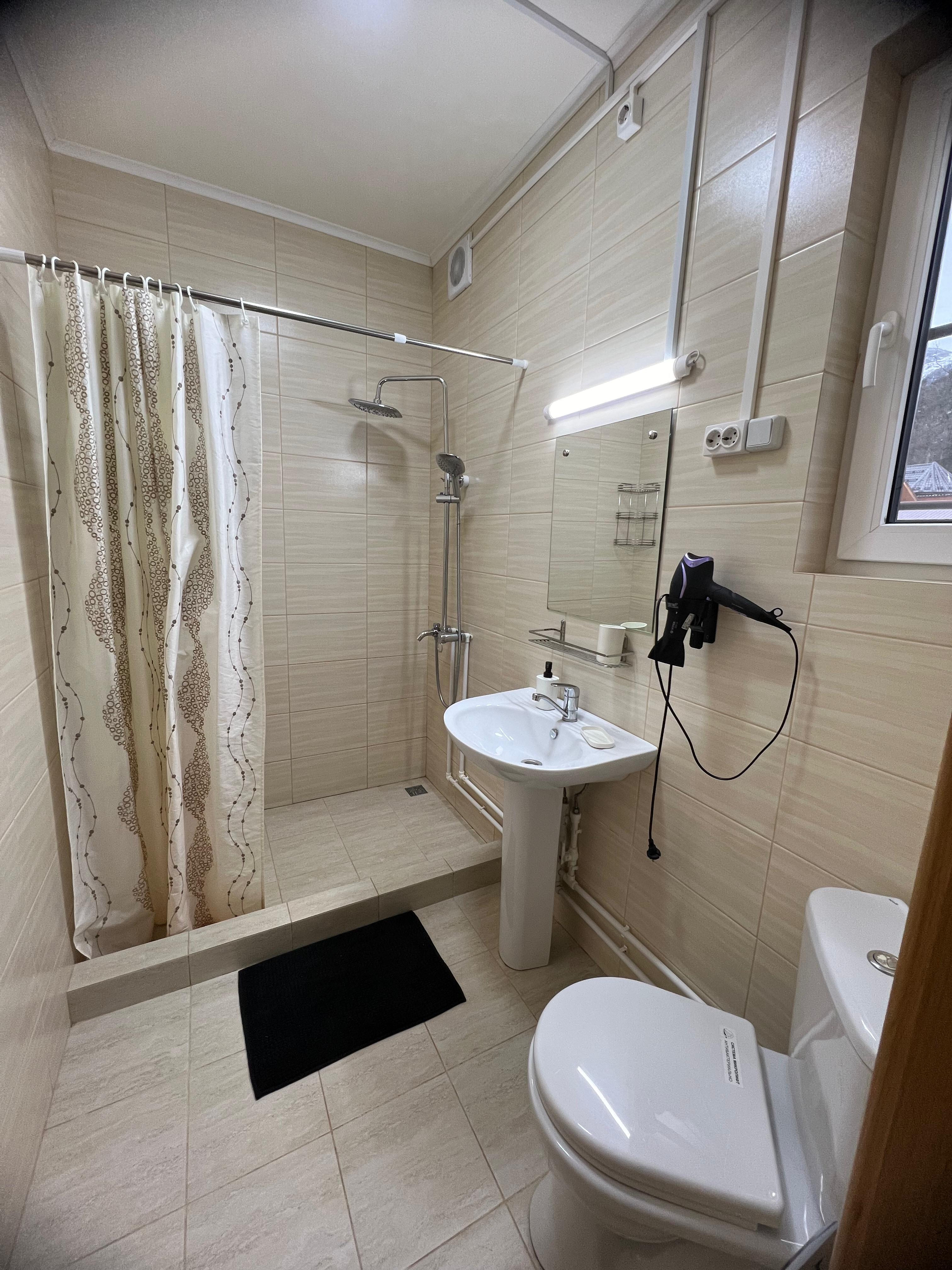 Четырехместный номер с видом на горы