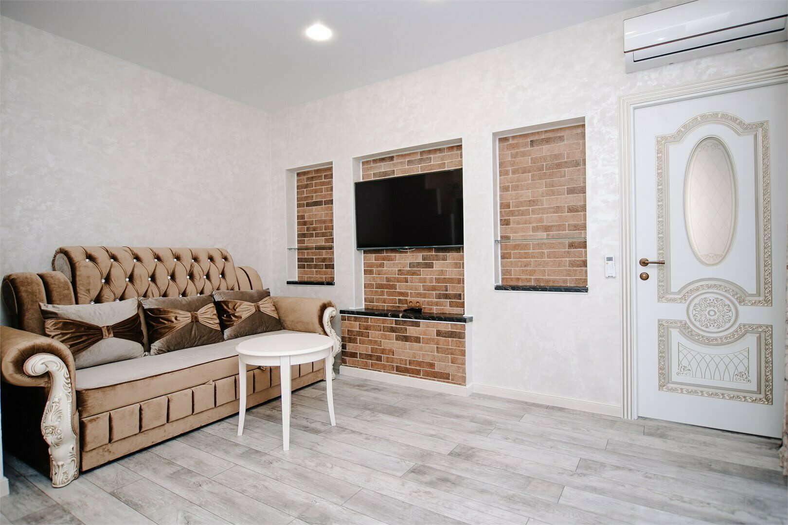 Апартаменты Люкс с отдельной спальней (40 м2, с балконом)