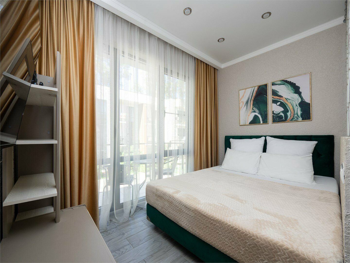 Апартаменты Студия Улучшенные (24 м2, с балконом)