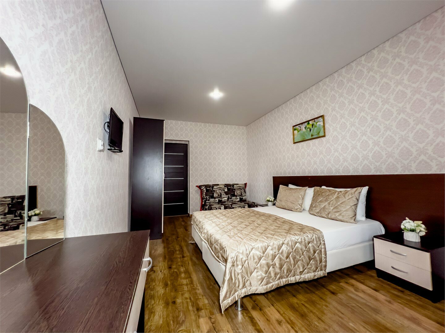 Стандарт с балконом и ванной комнатой на этаже