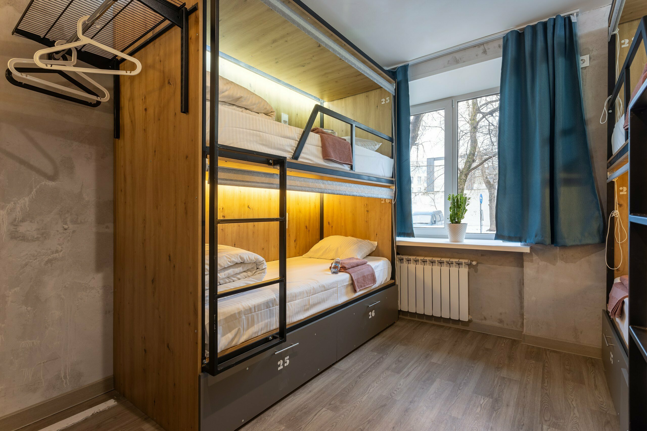 7. Кровать в общем 6-местном номере для мужчин