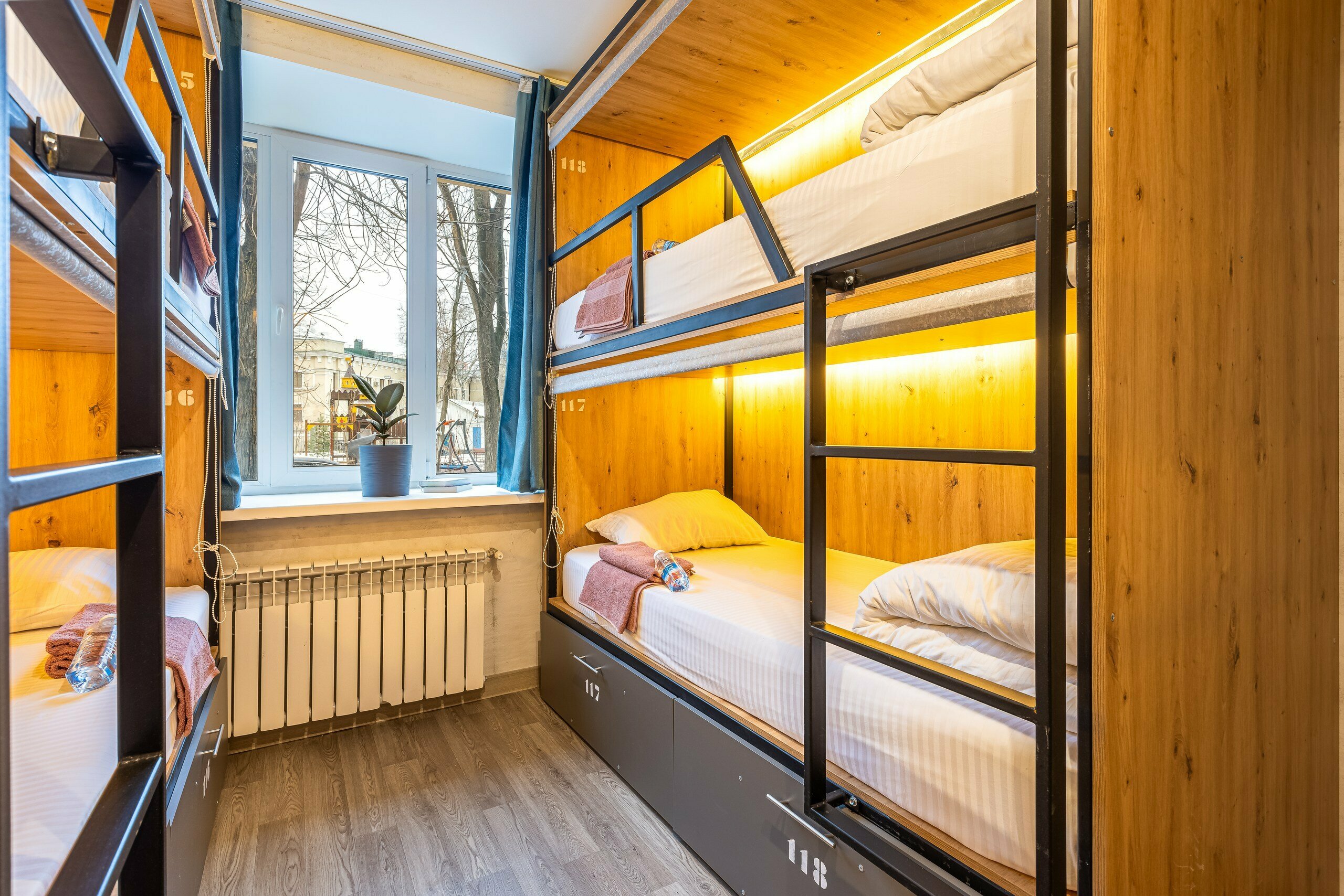 7. Кровать в общем 6-местном номере для мужчин