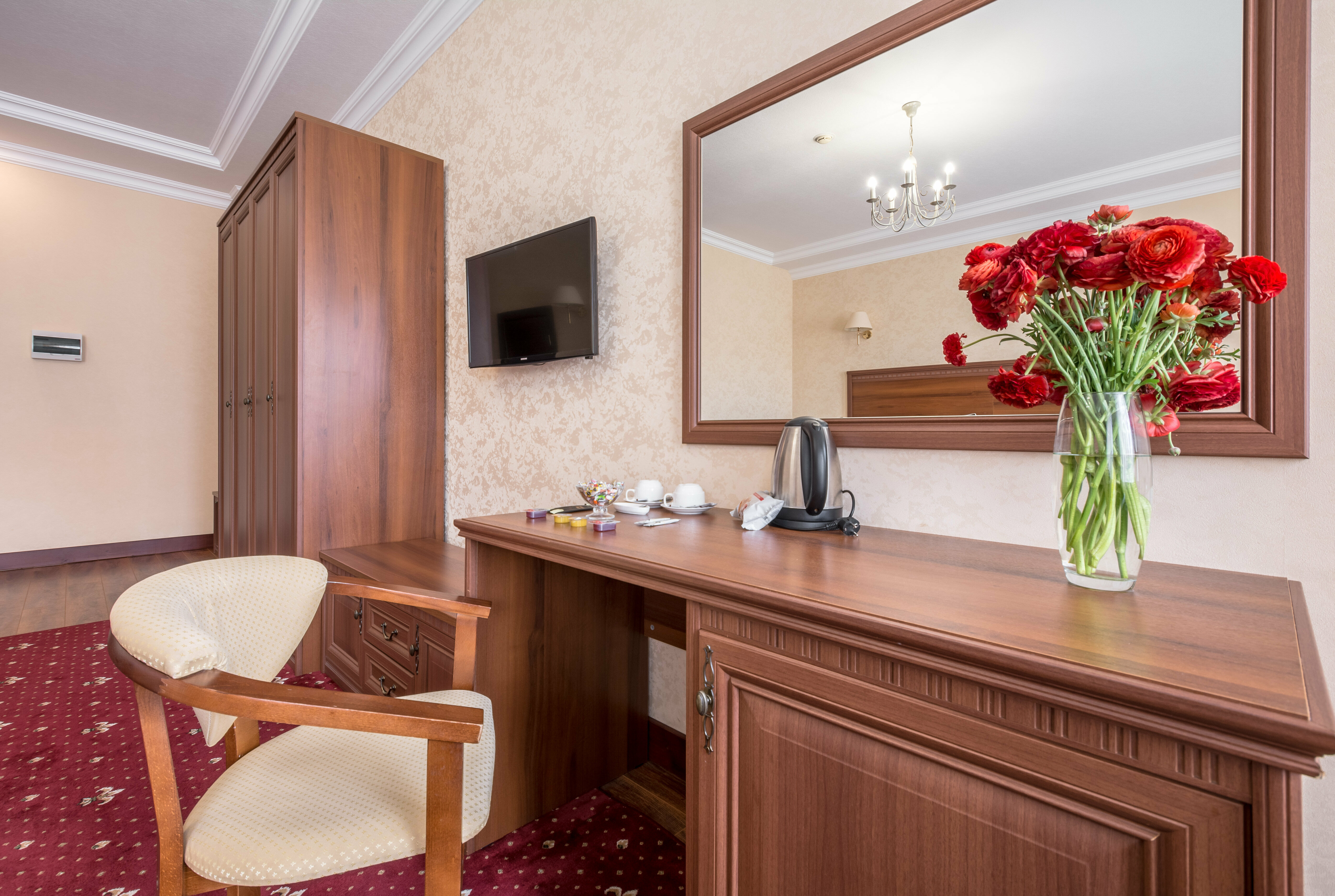 Полулюкс (просторный, с высокими потолками — 3,2 метра)