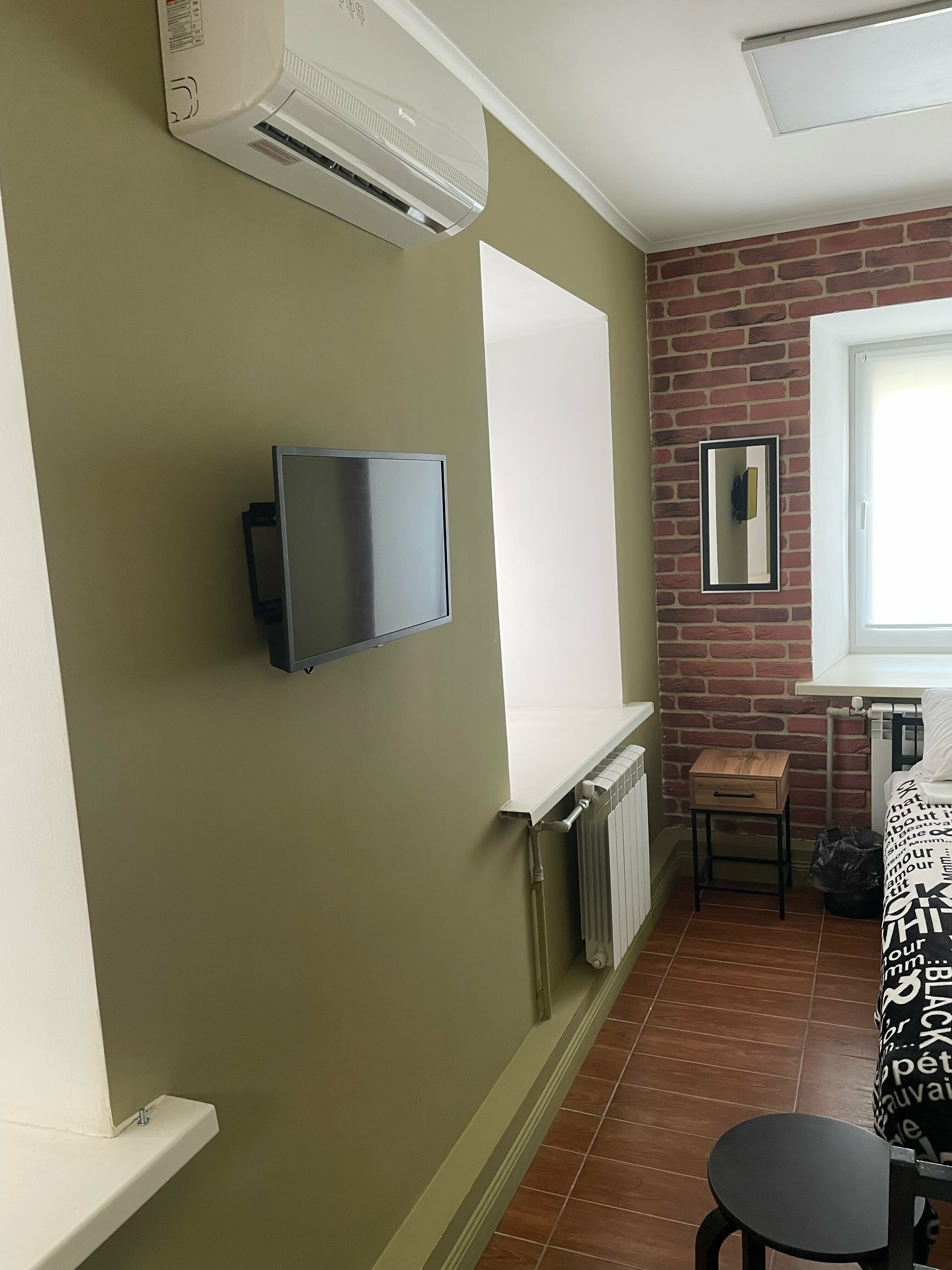 Стандартный двухместный номер с 2 отдельными кроватями и общей ванной комнатой