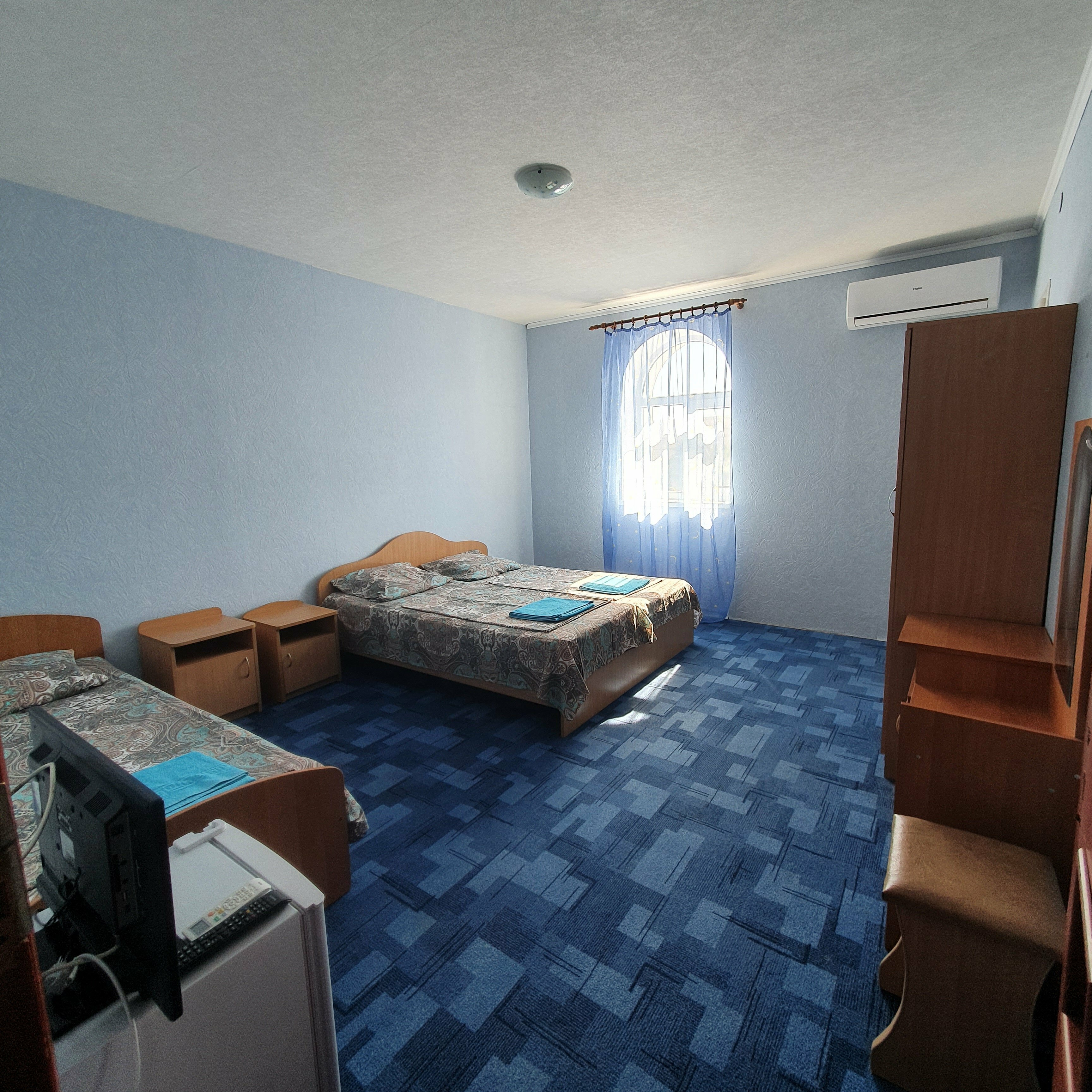 Трехместный номер с душем