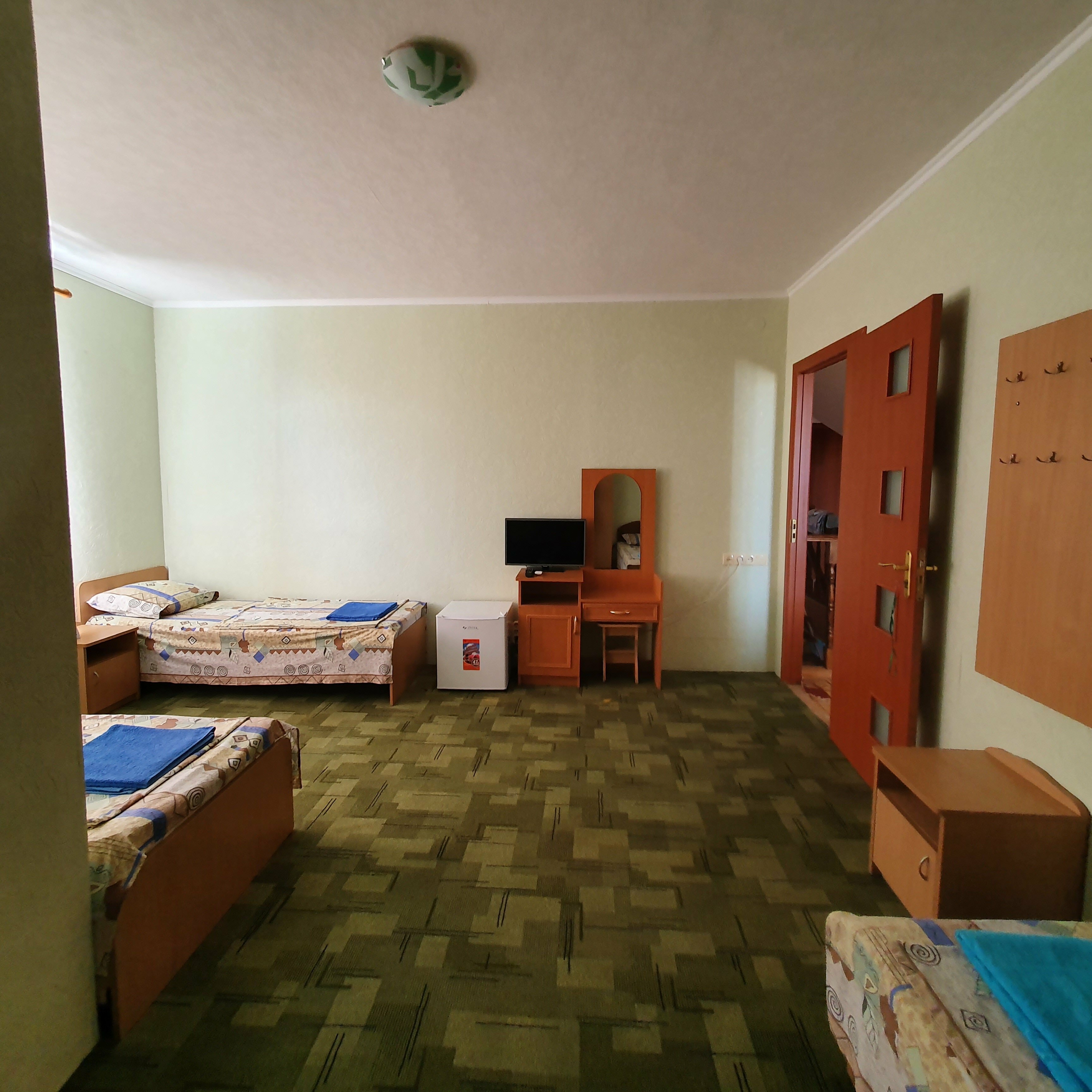 Трехместный номер с душем