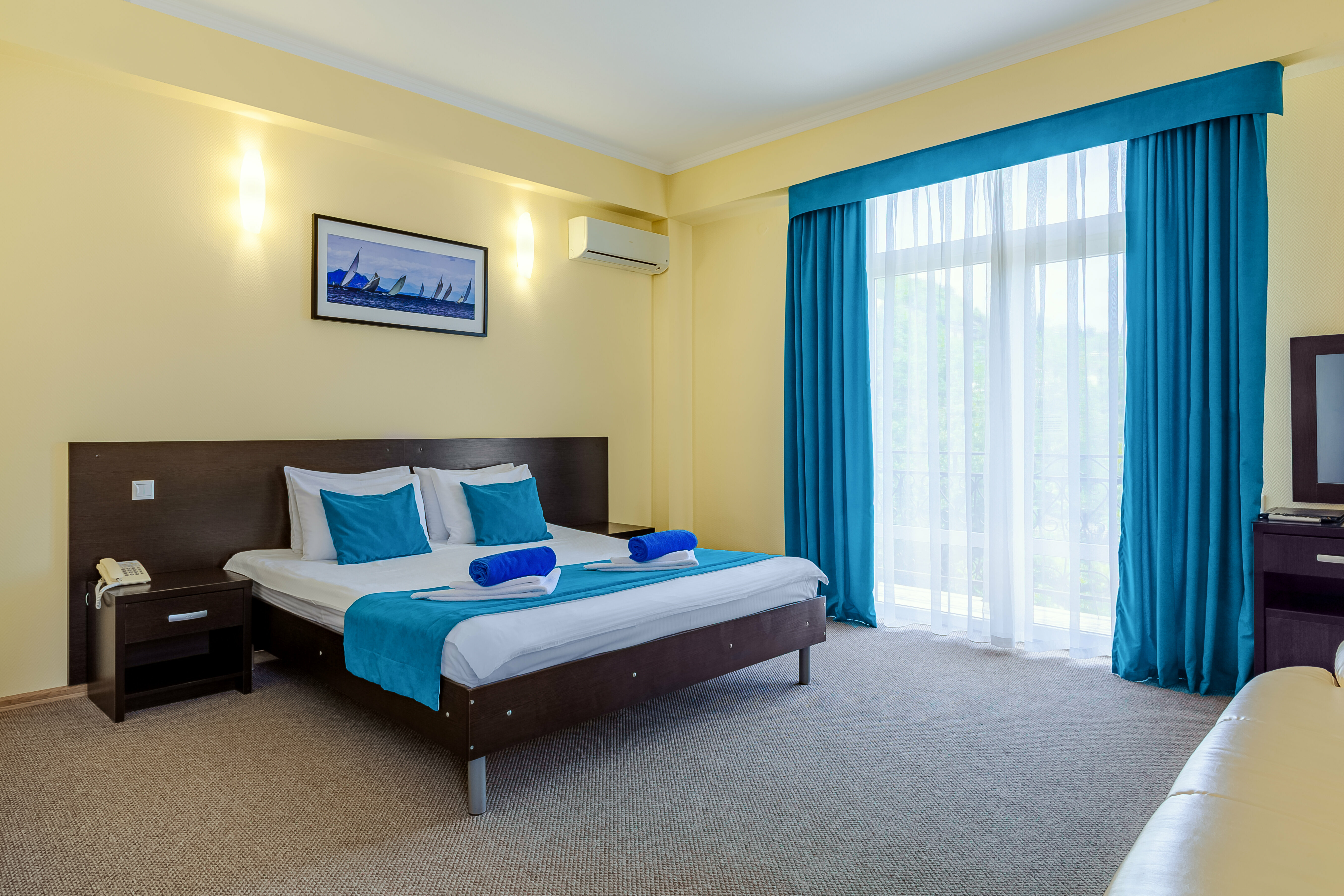 Улучшенный номер с кроватью размера «king-size»