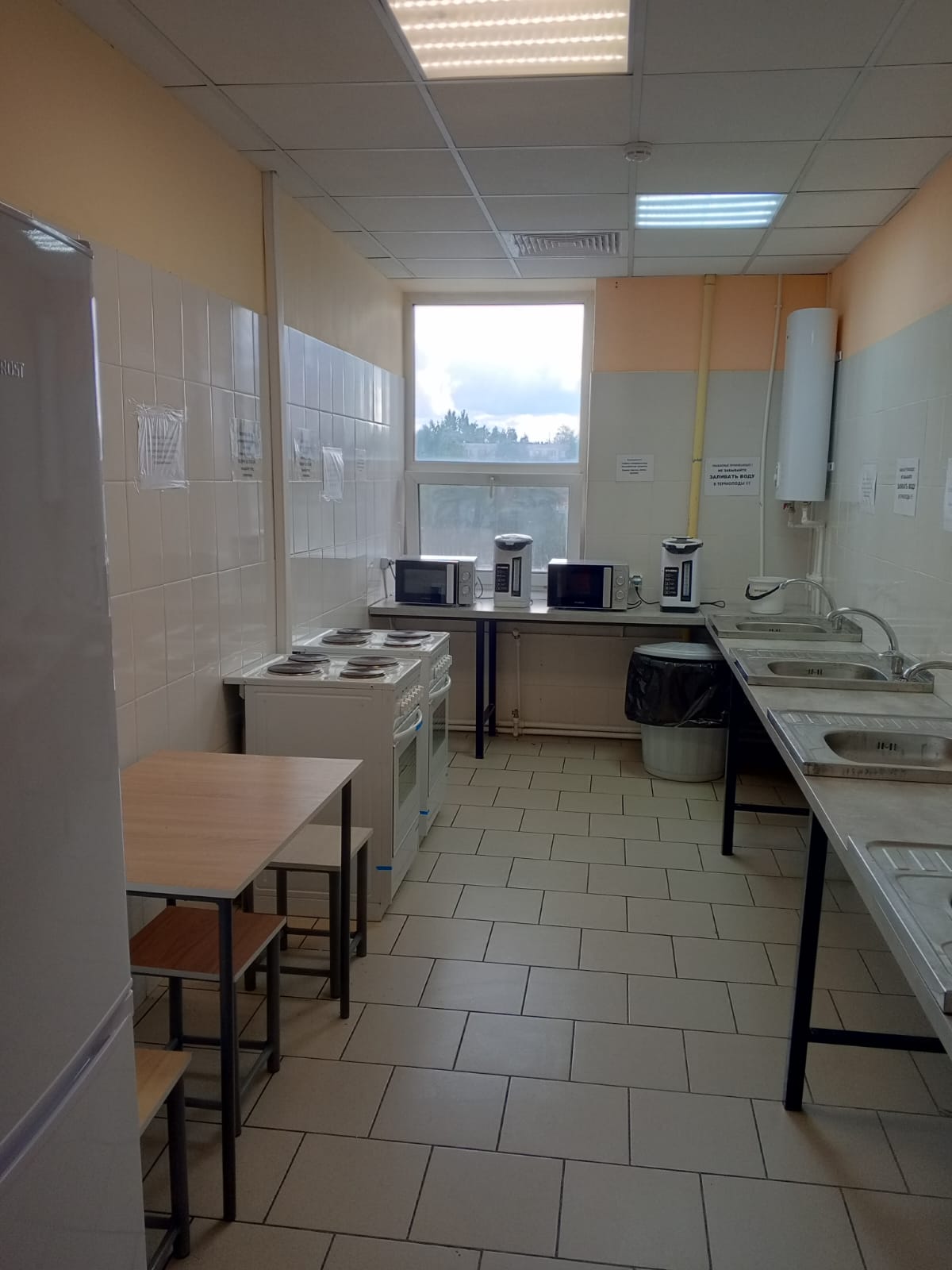 Кровать в общем 6-местном номере для женщин