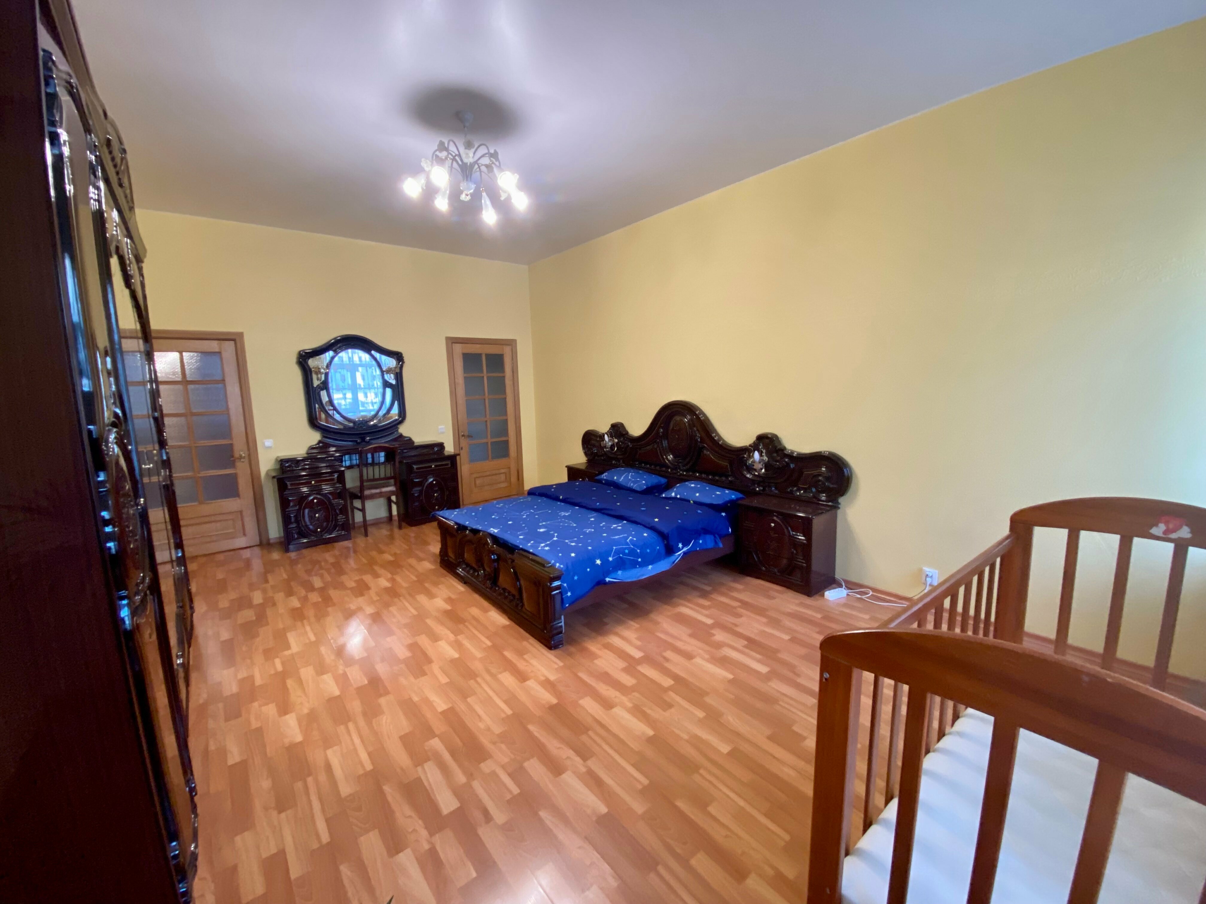 Шестиестные апартаменты с видом на Невский проспект 