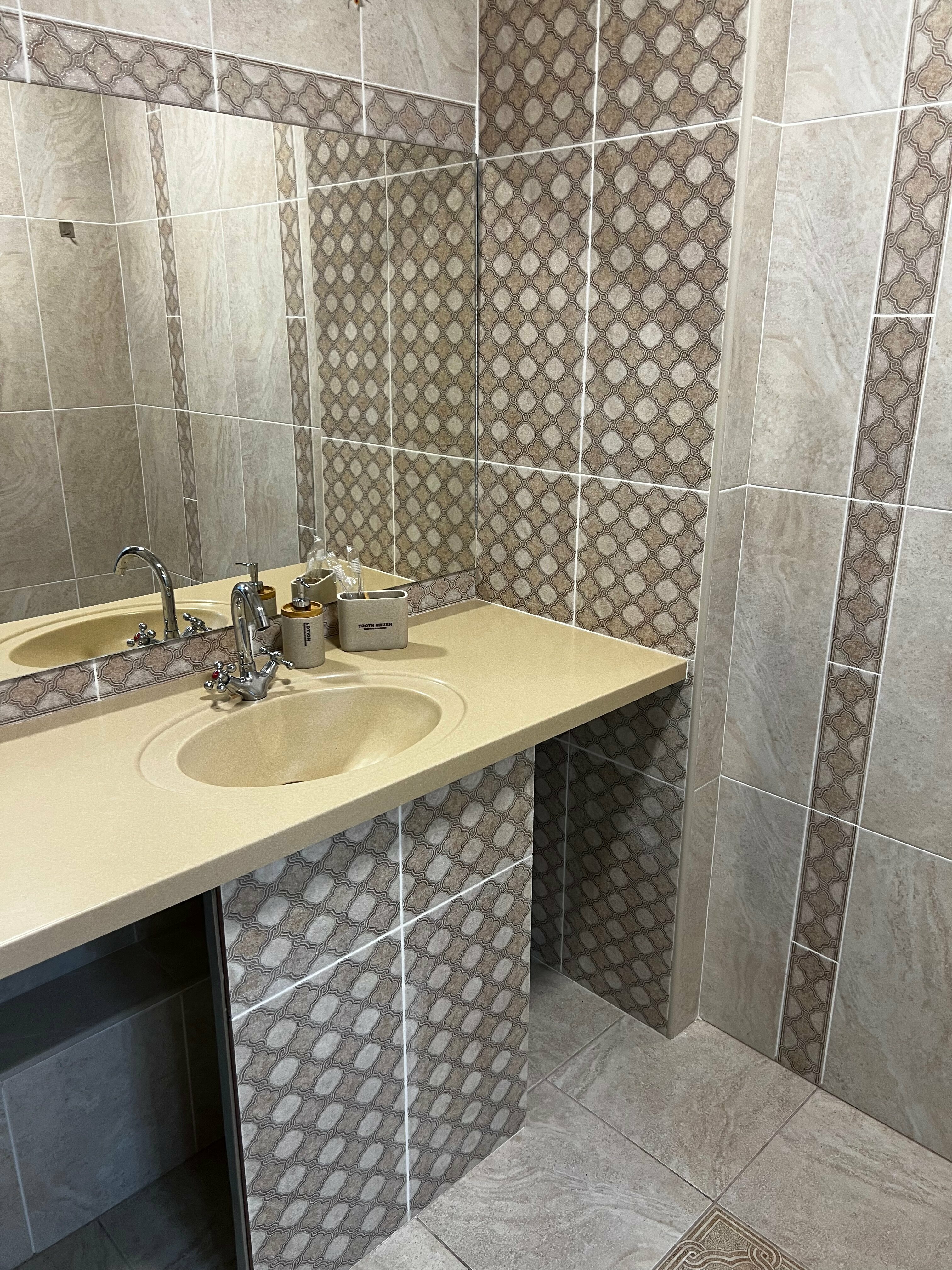 Трехместный номер «Комфорт» с душем