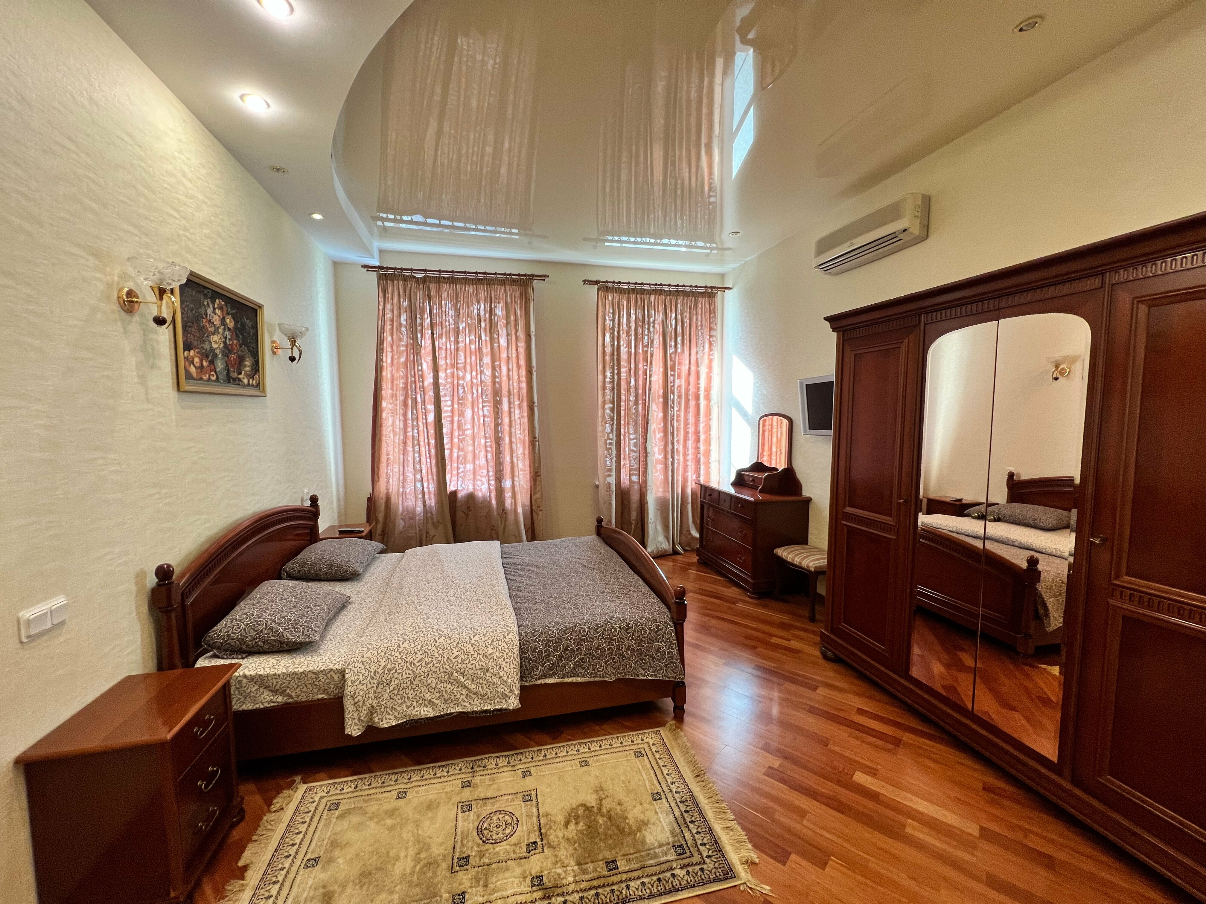 Трехкомнатные апартаменты с сауной и джакузи