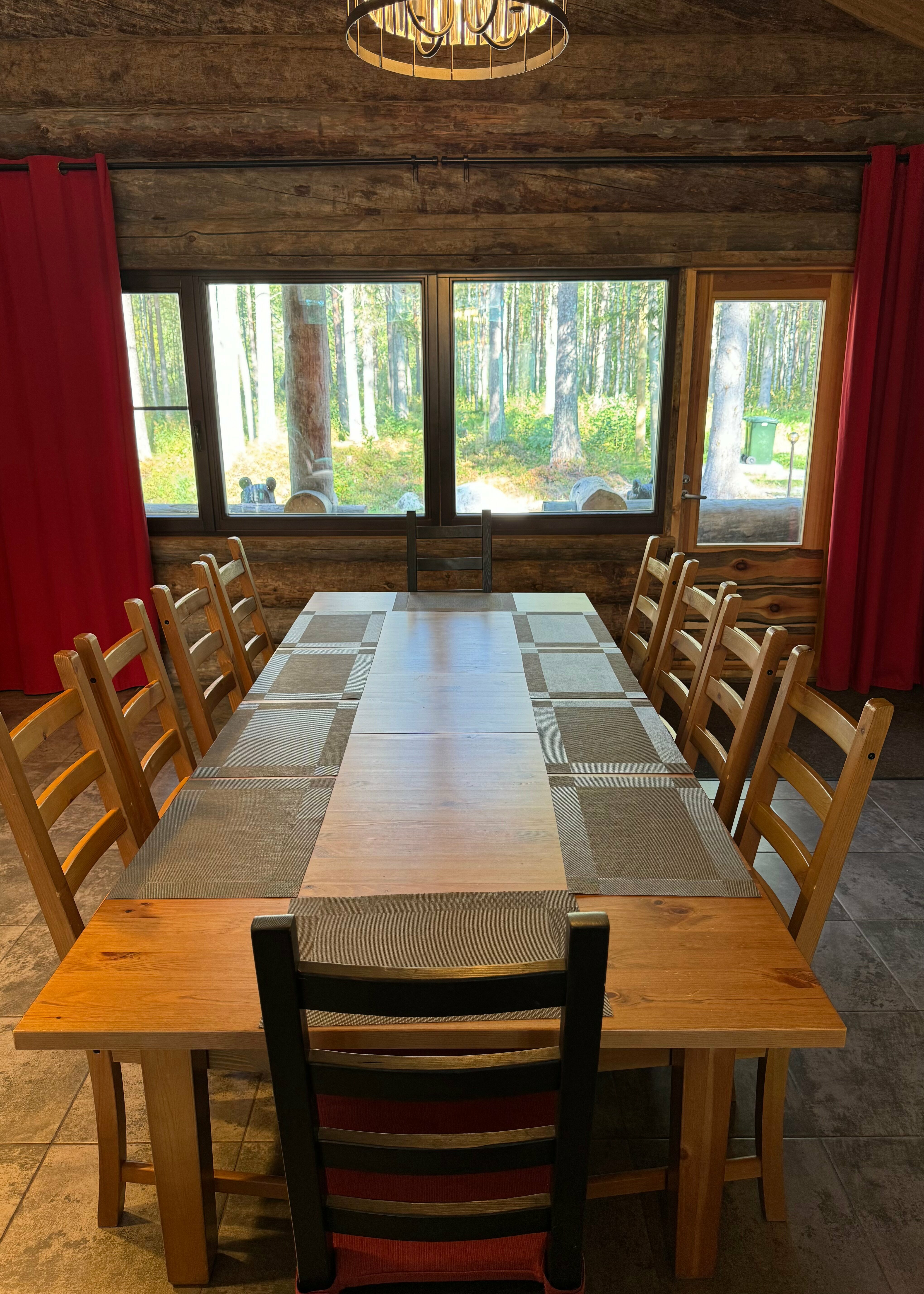 Коттедж с видом на лес