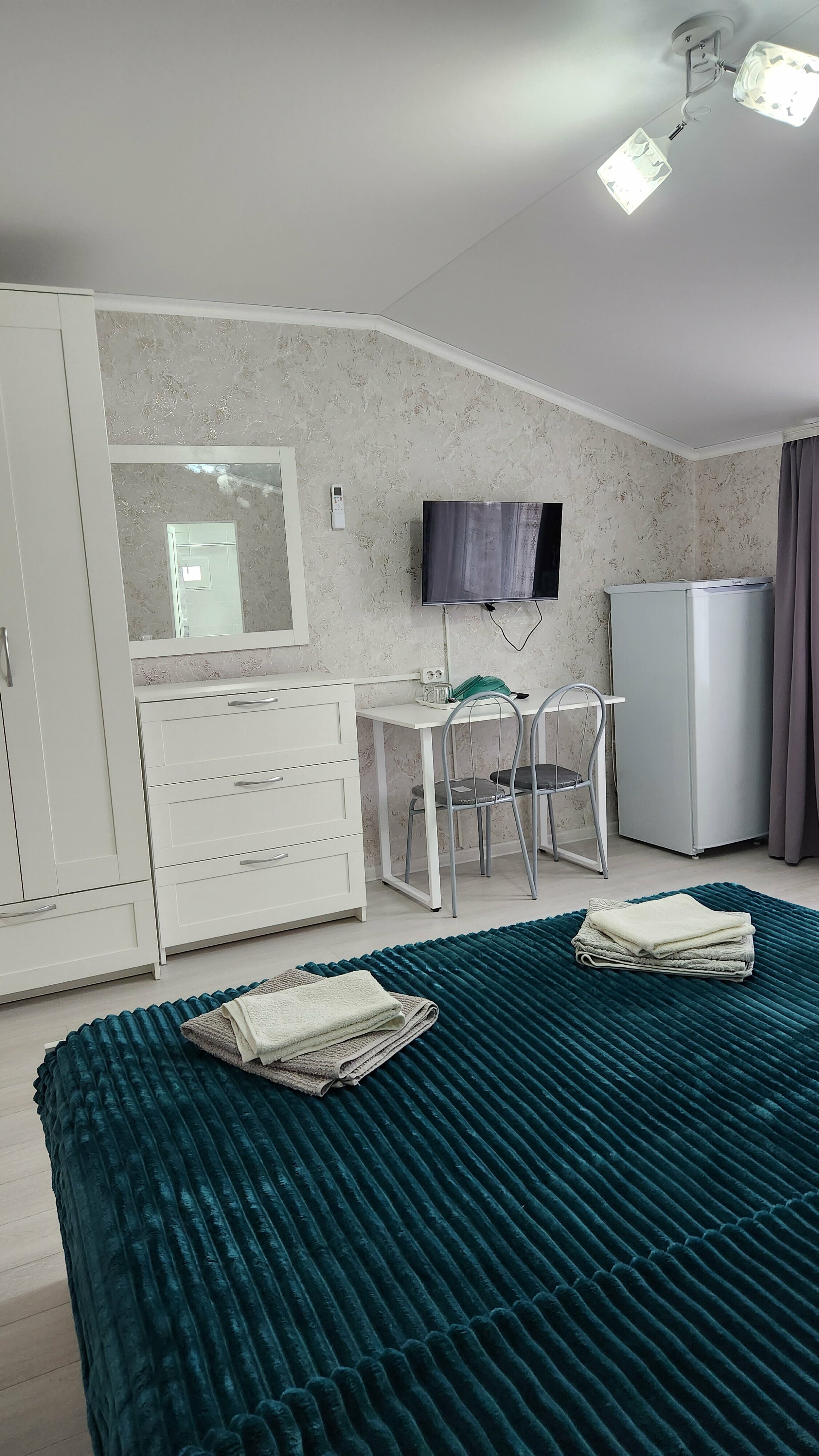 Cемейный номер с собственной ванной комнатой