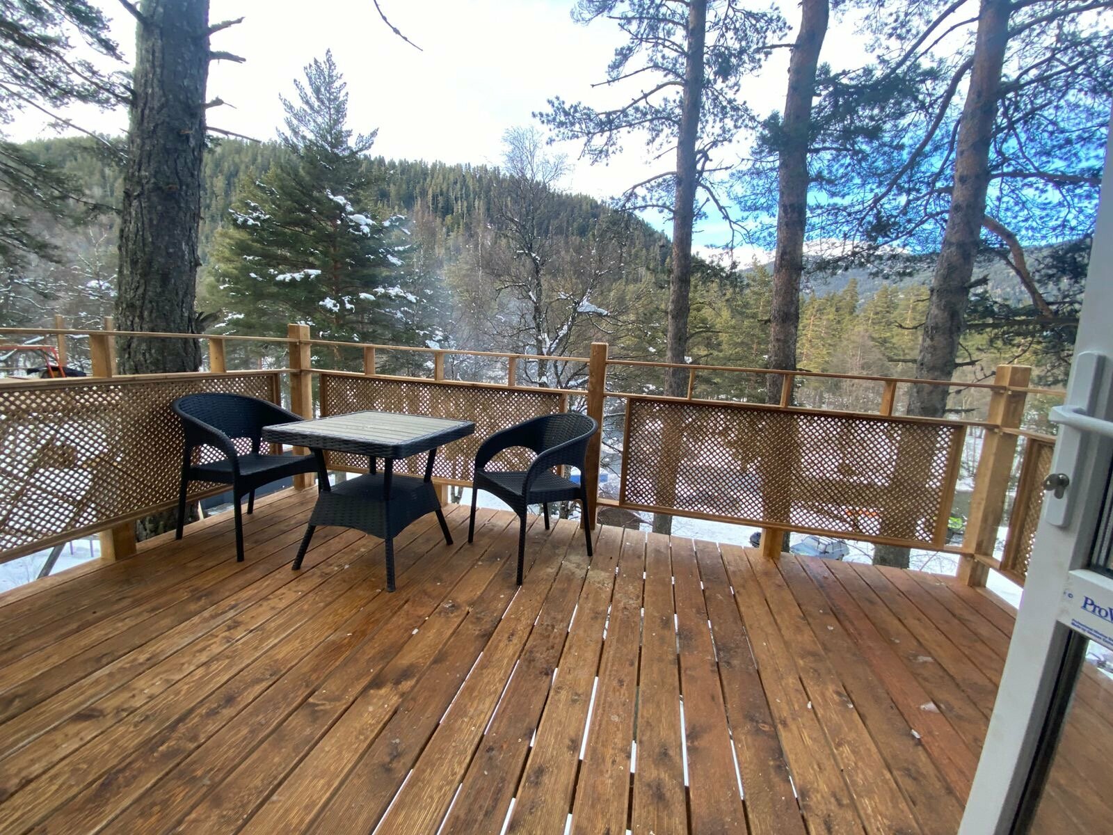 Трехместный номер с видом на горы