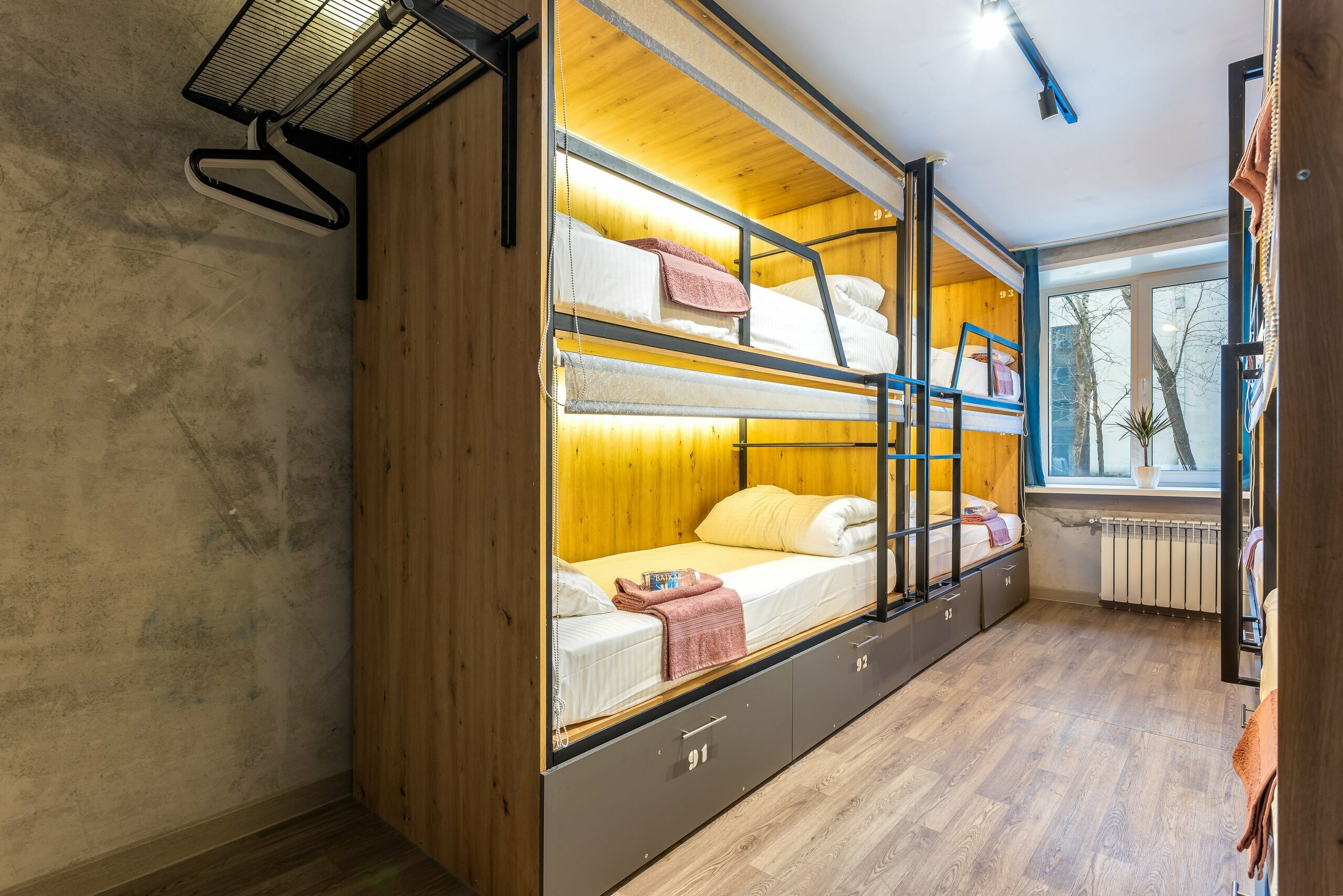 22. Кровать в общем 8-местном номере для мужчин