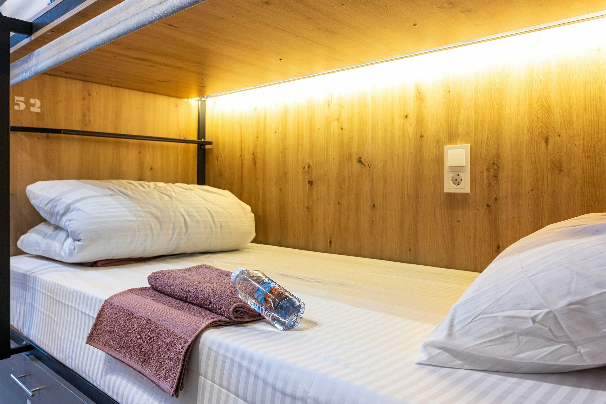 Кровать в общем 6-местном номере для женщин