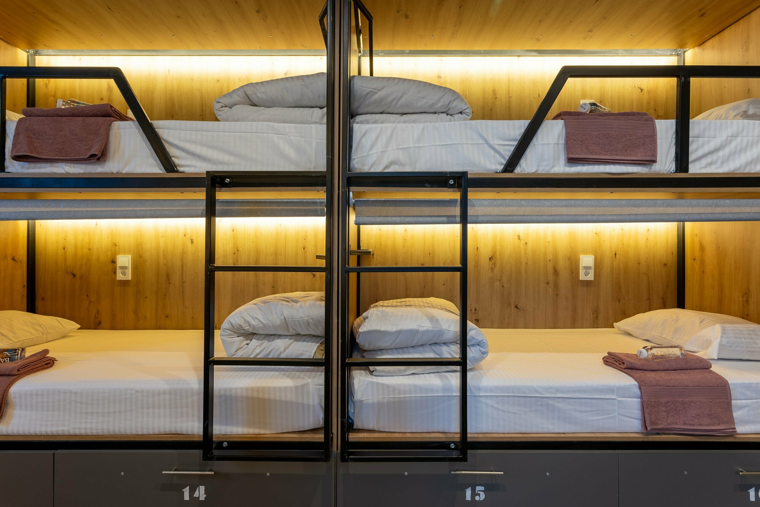 2. Кровать в общем 8-местном номере для мужчин