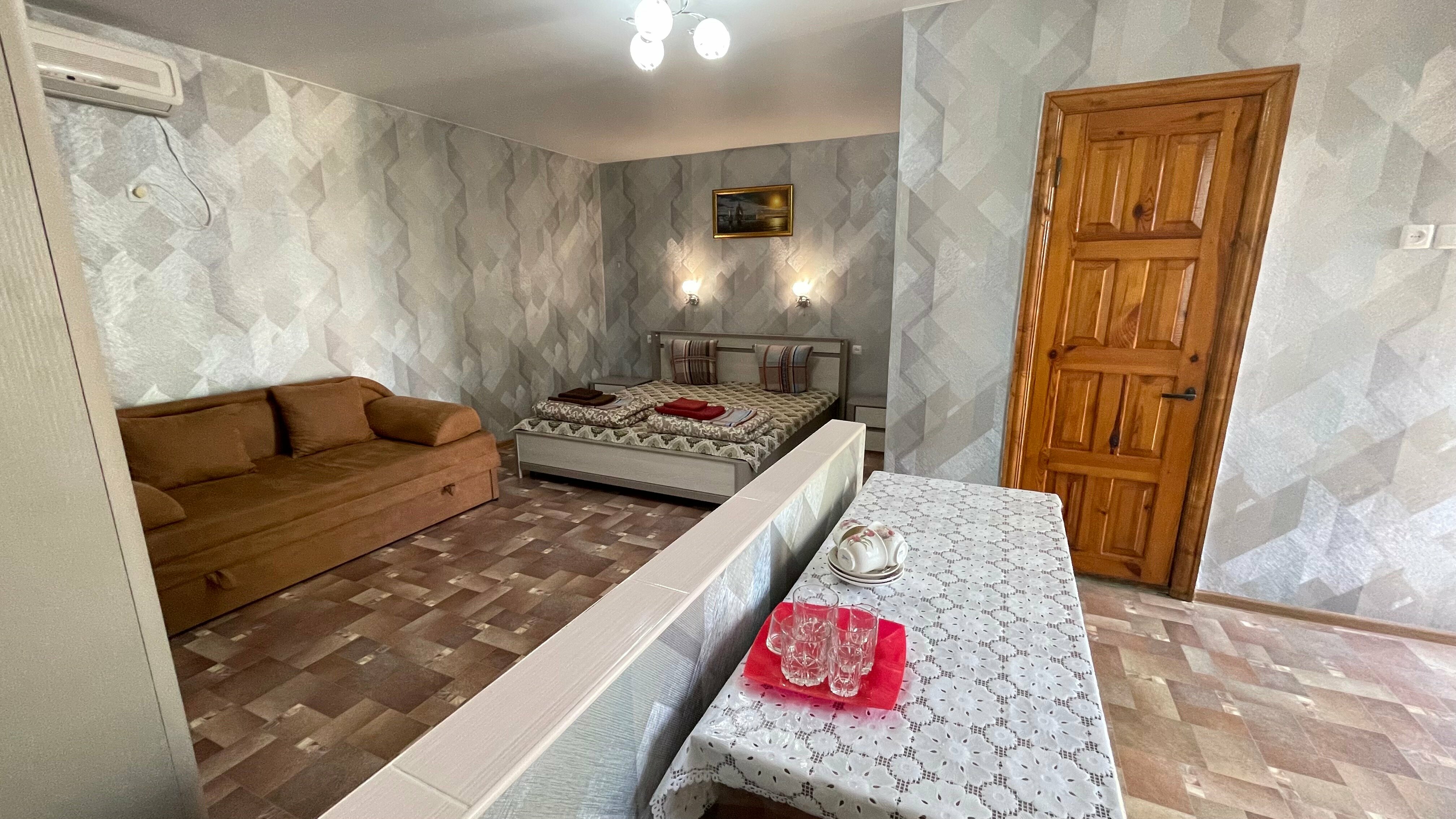 Трехместный номер с видом на бассейн