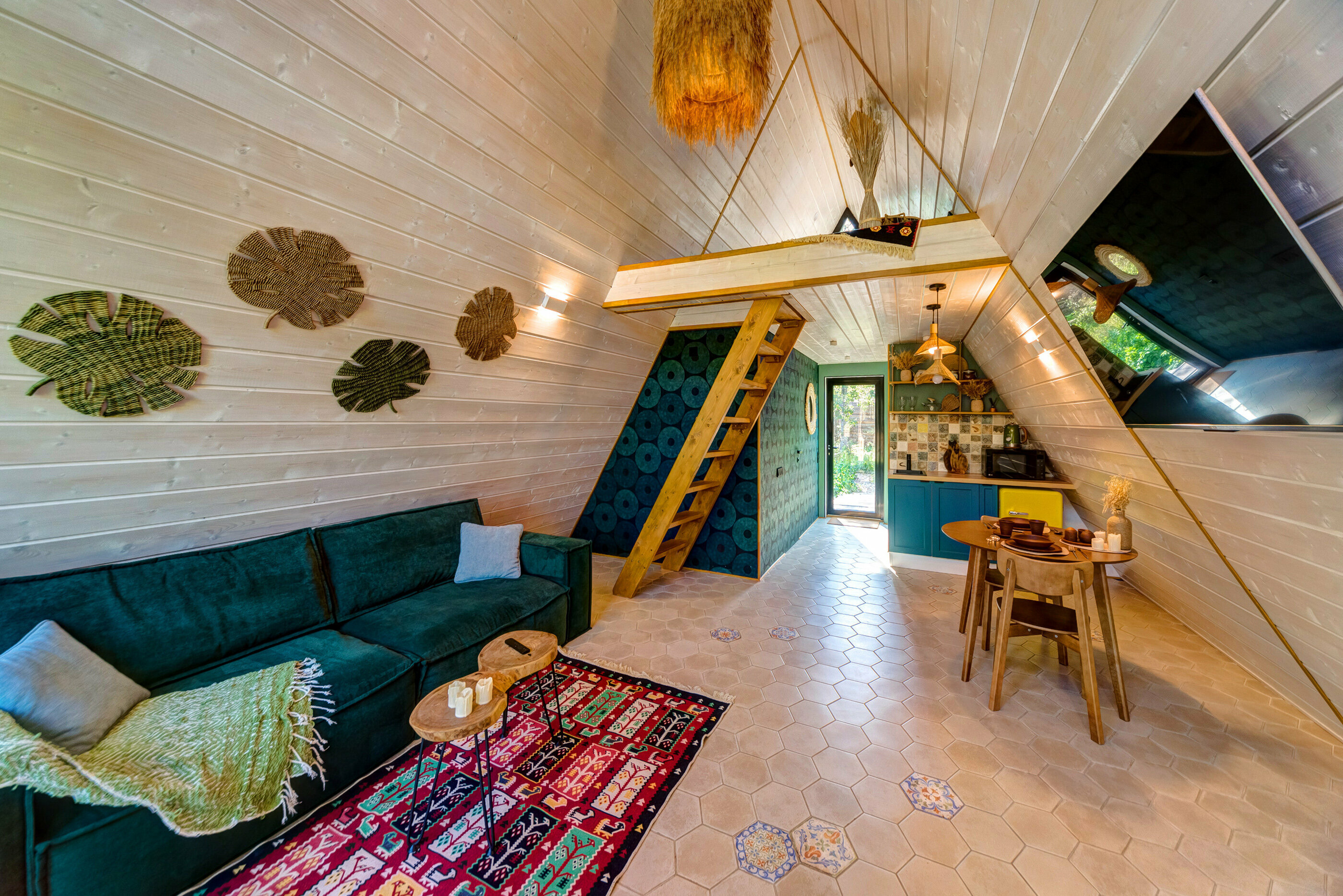 Дом с купелью на террасе