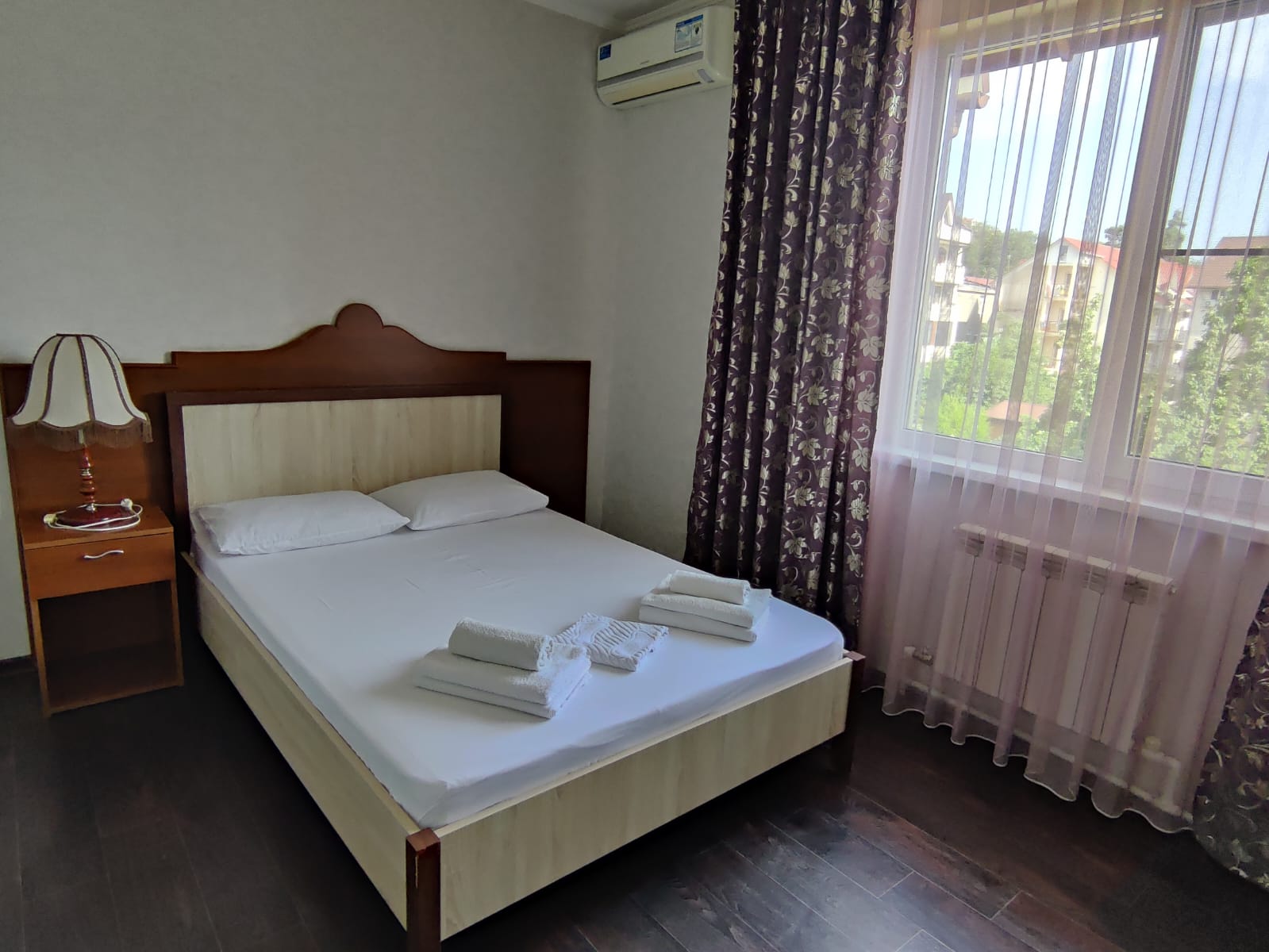 Семейный с двумя спальнями, душем и балконом