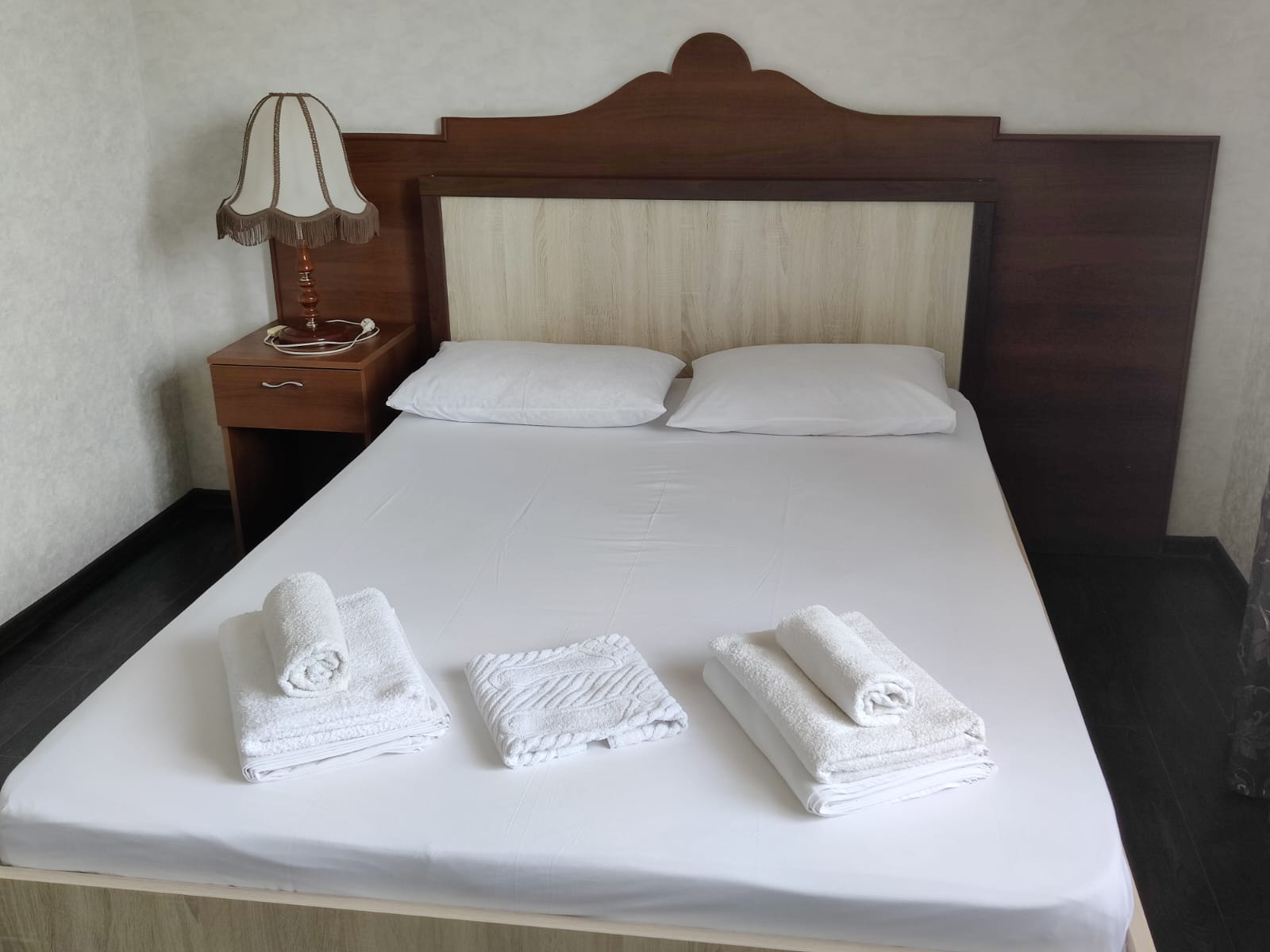 Семейный с двумя спальнями, душем и балконом