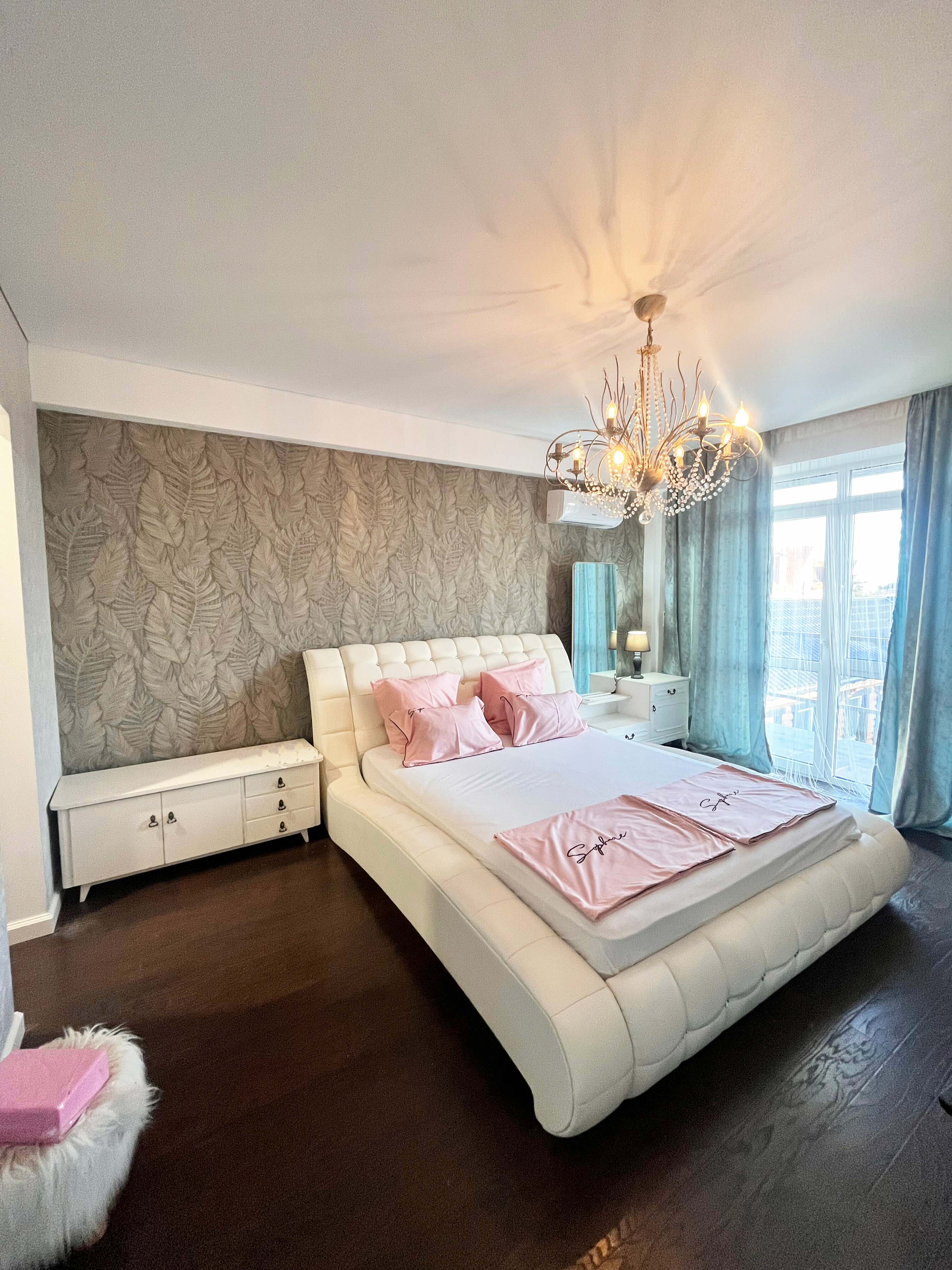 Апартамент Трехкомнатный