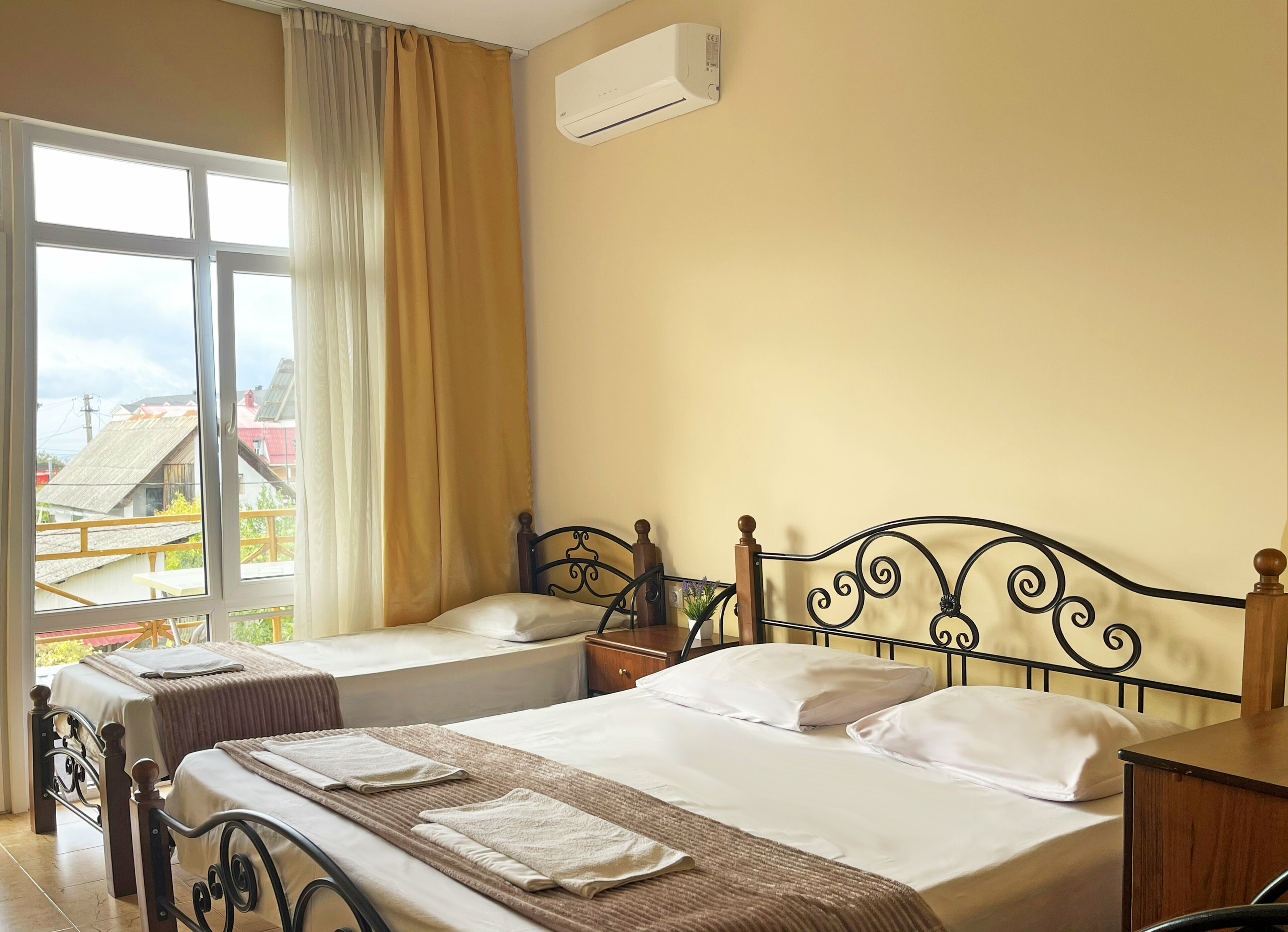 Трехместный номер с балконом