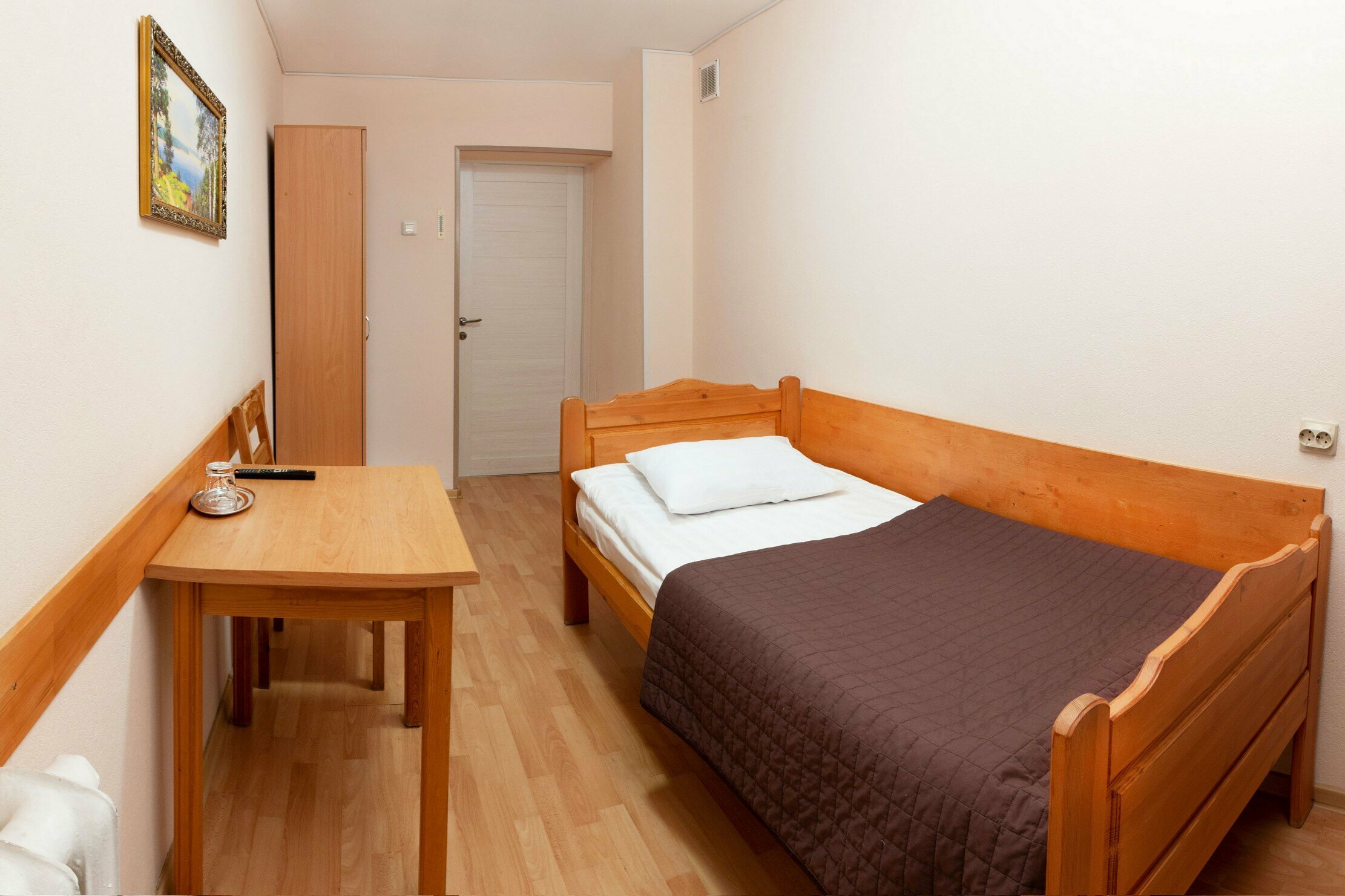 Одноместный номер в блоке с двухместным номером в общем коридоре