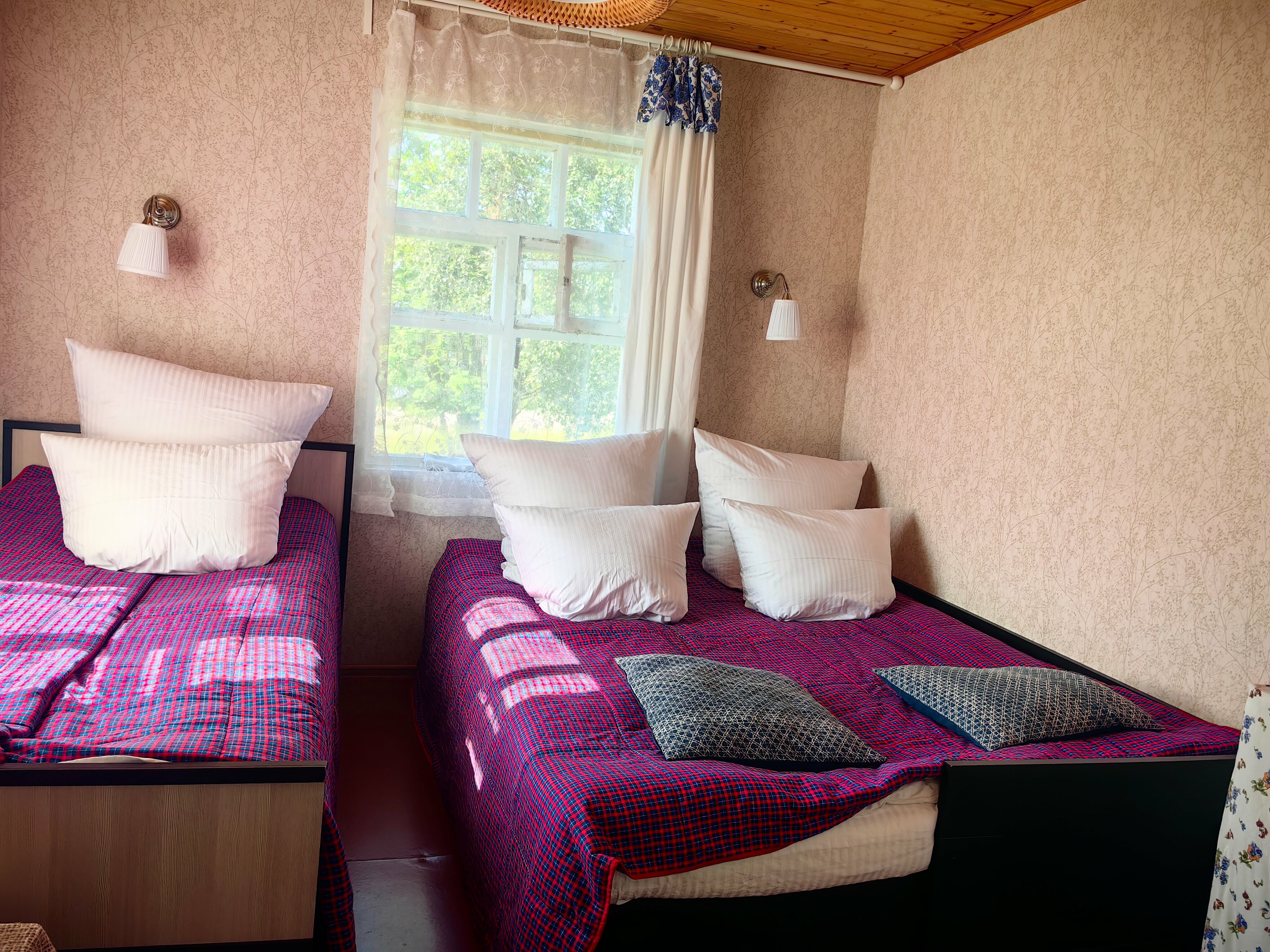 Двухспальная кровать