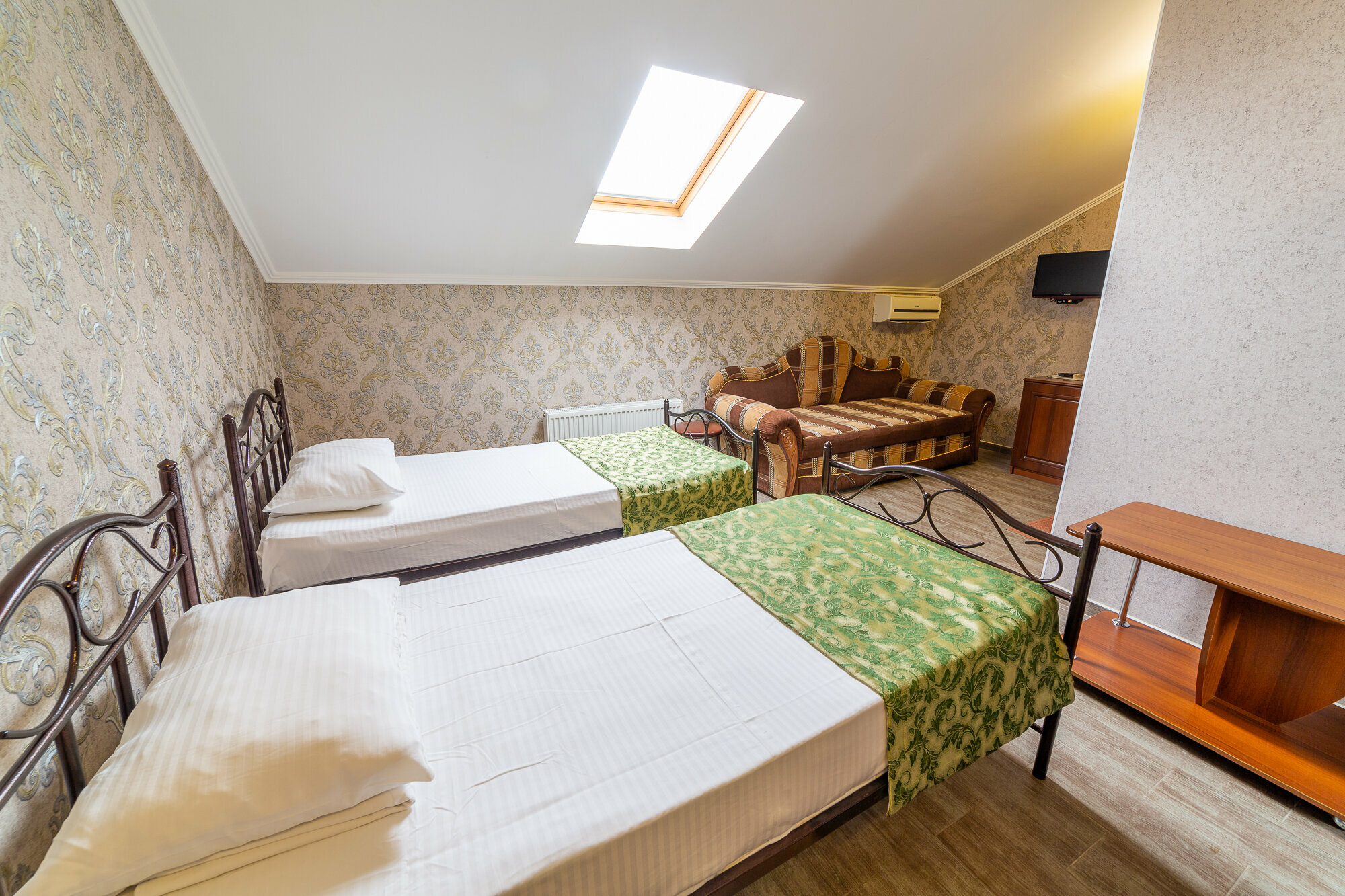 Четырехместный номер эконом-класса без балкона