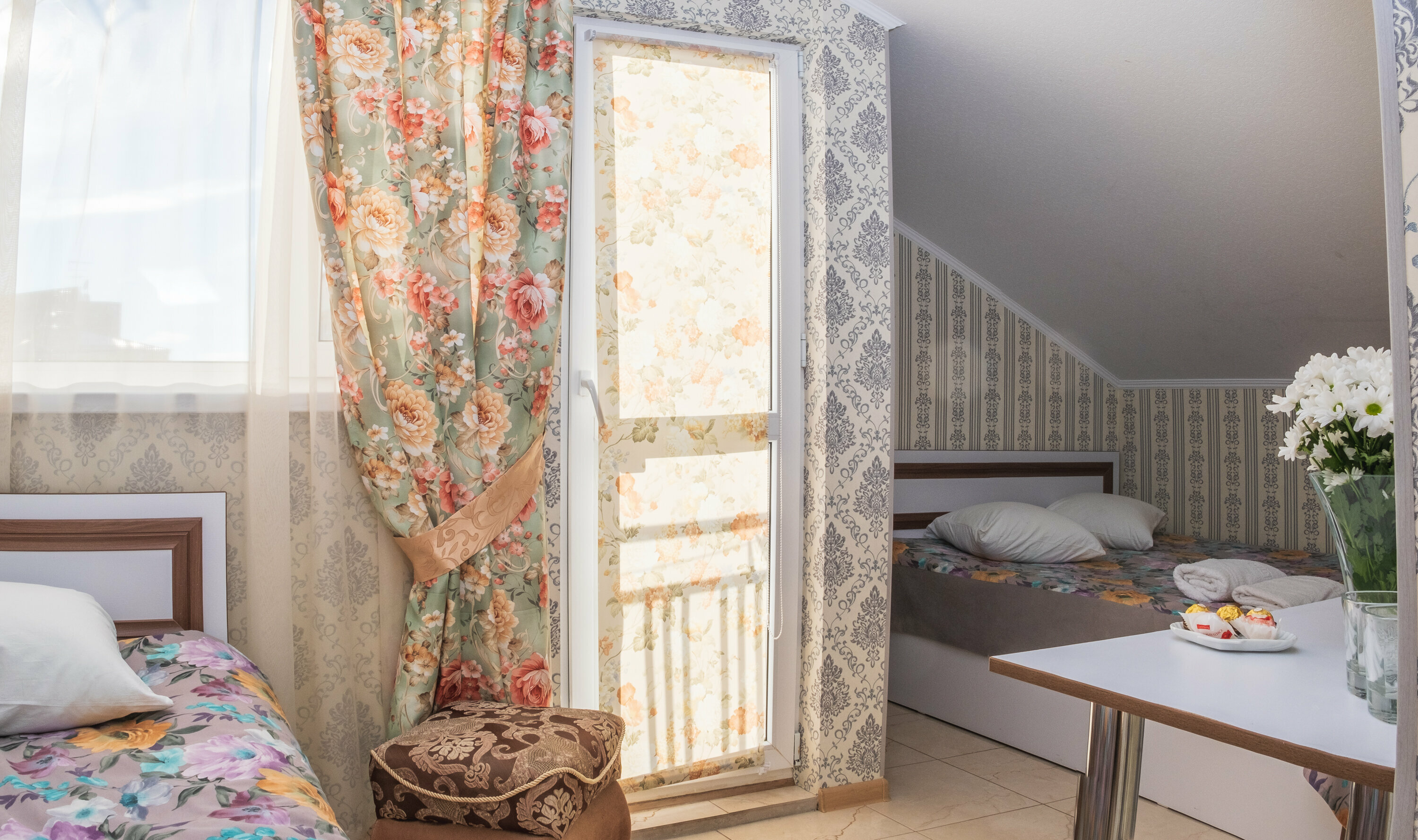 Трехместный номер с балконом