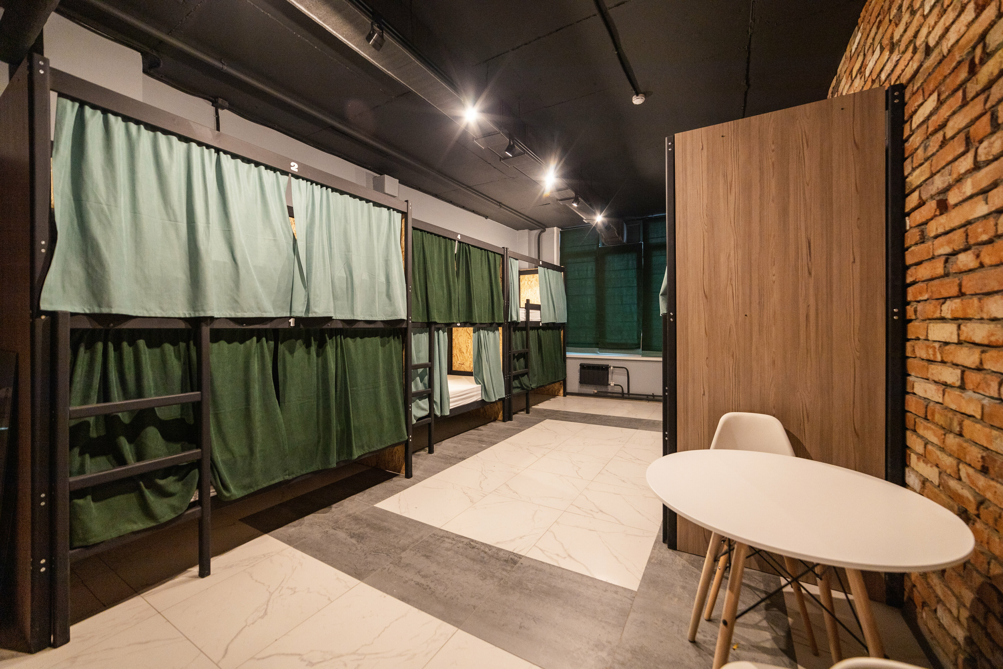 Многоместный общий номер для мужчин и женщин (8 мест) нижнее место