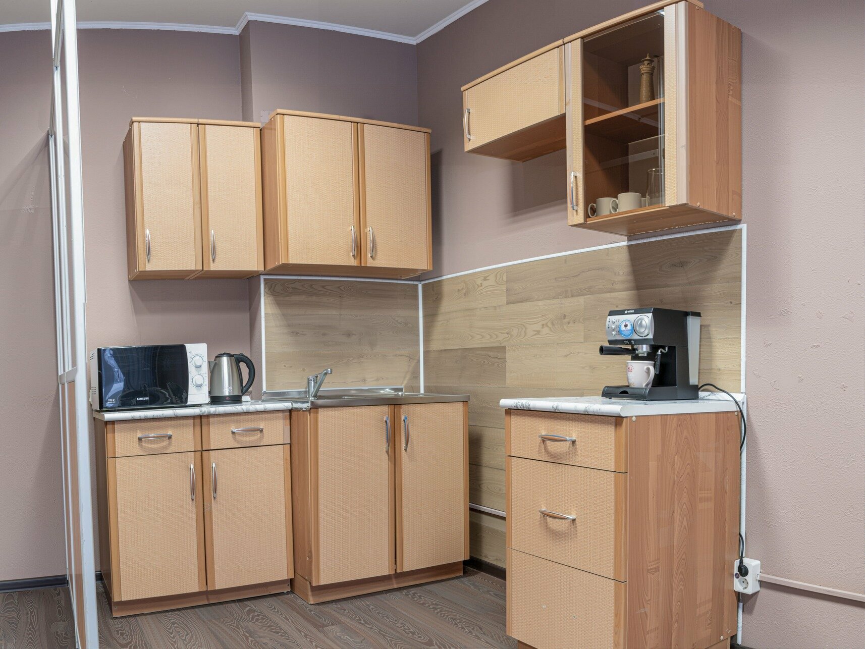 Трехместный номер с общей ванной комнатой