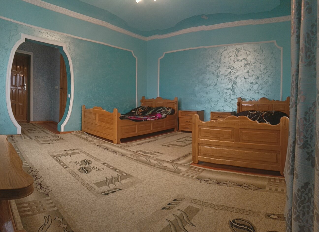 Просторный двухместный номер с 2 отдельными кроватями