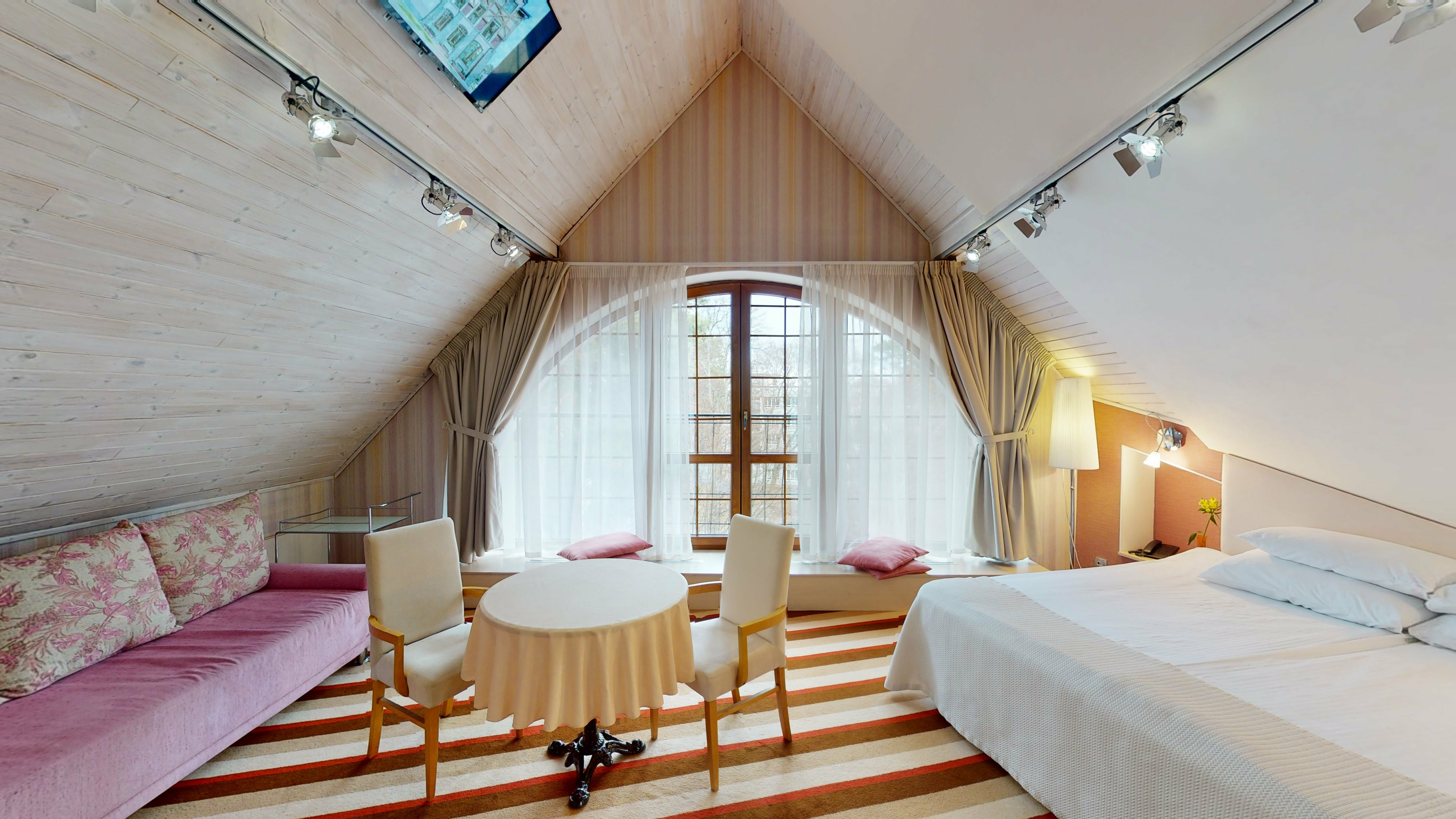 Улучшенный номер  «Дикая Орхидея» (мансарда)