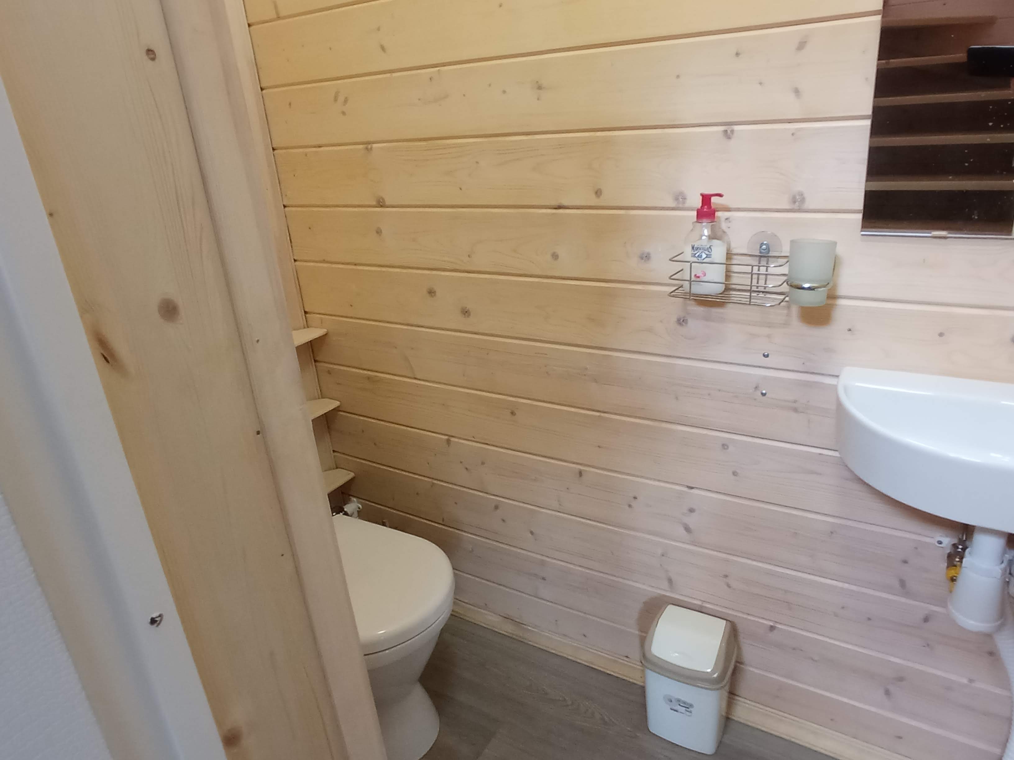 Двухэтажные апартаменты с террасой с видом на сад в "Доме на берегу"