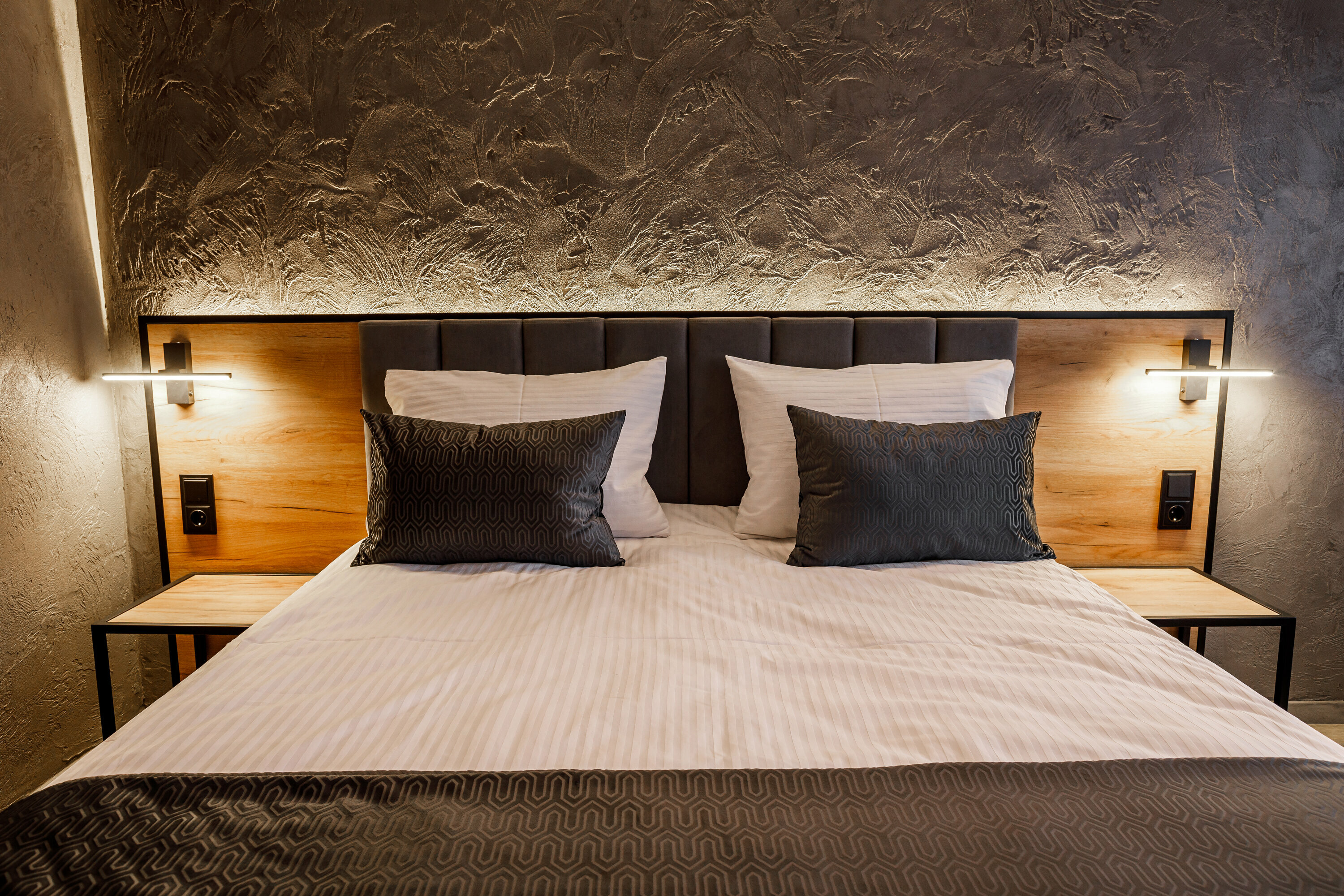 Трехместный ( Улучшенный стандарт с креслом-кроватью, корпус 1)