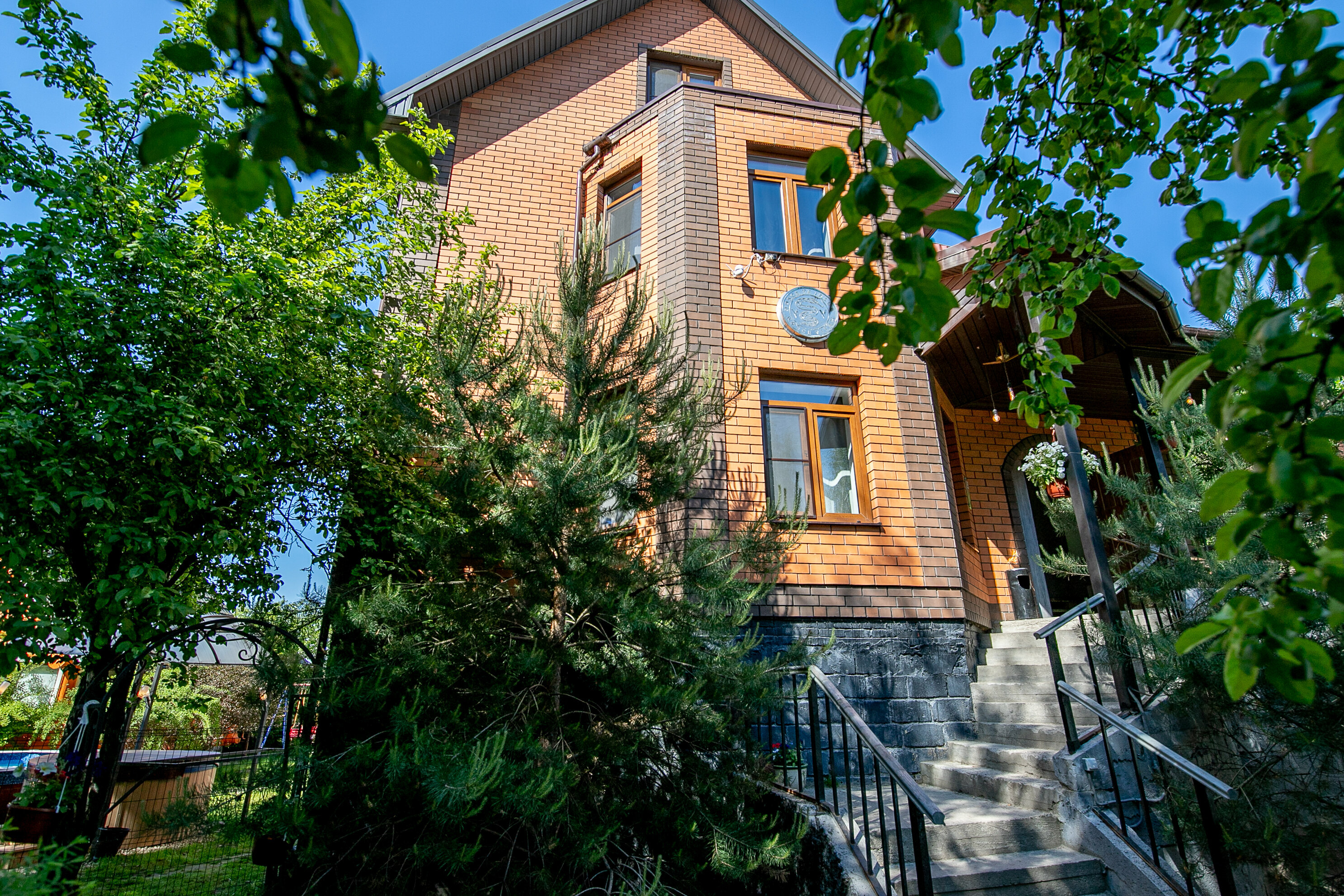 Party коттедж "LoftCherdak" 330 м2 ( в субботу всегда с шале баней и спа 22 сп места)