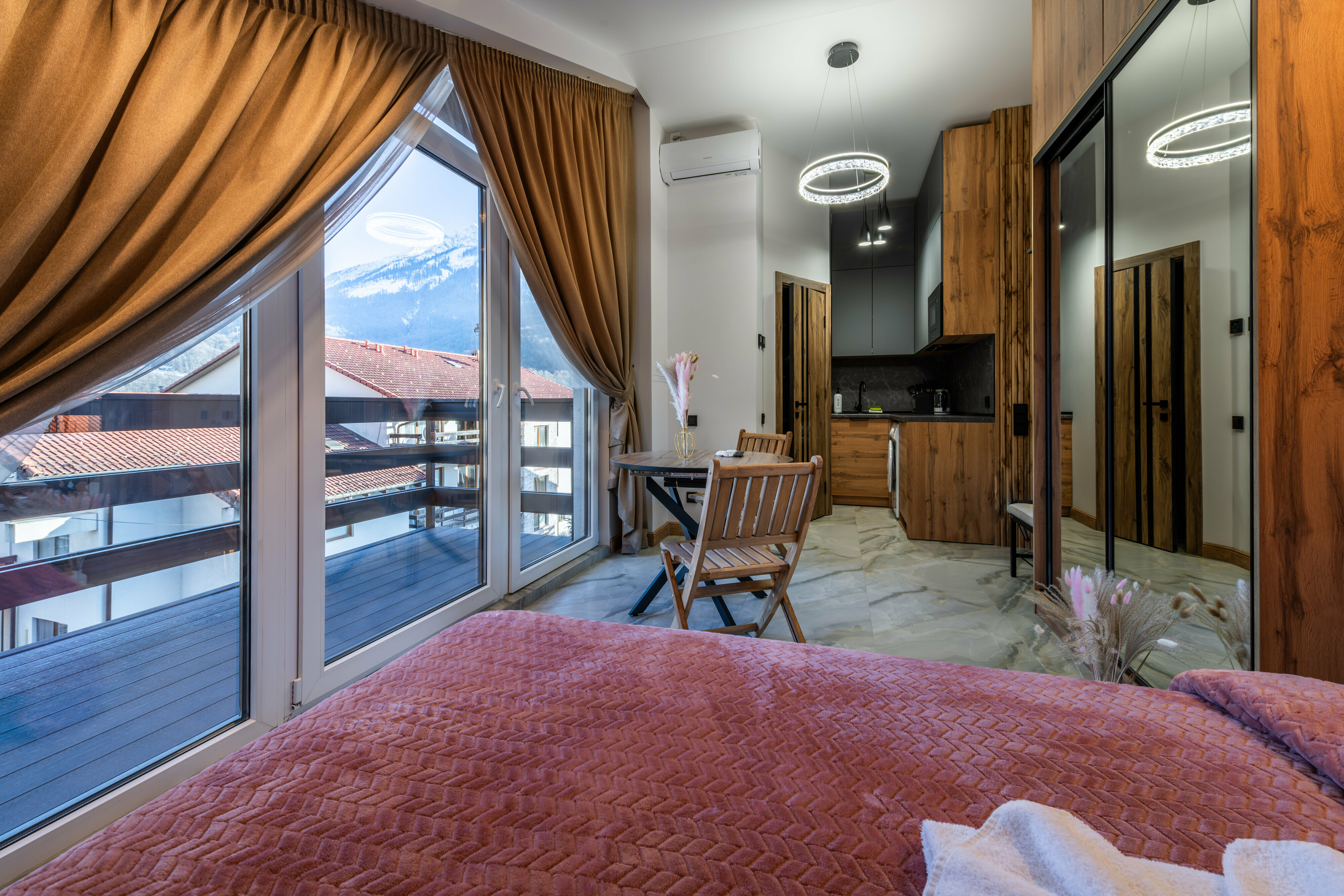 Дизайн-Студия «Эпик House» с балконом 21 м2