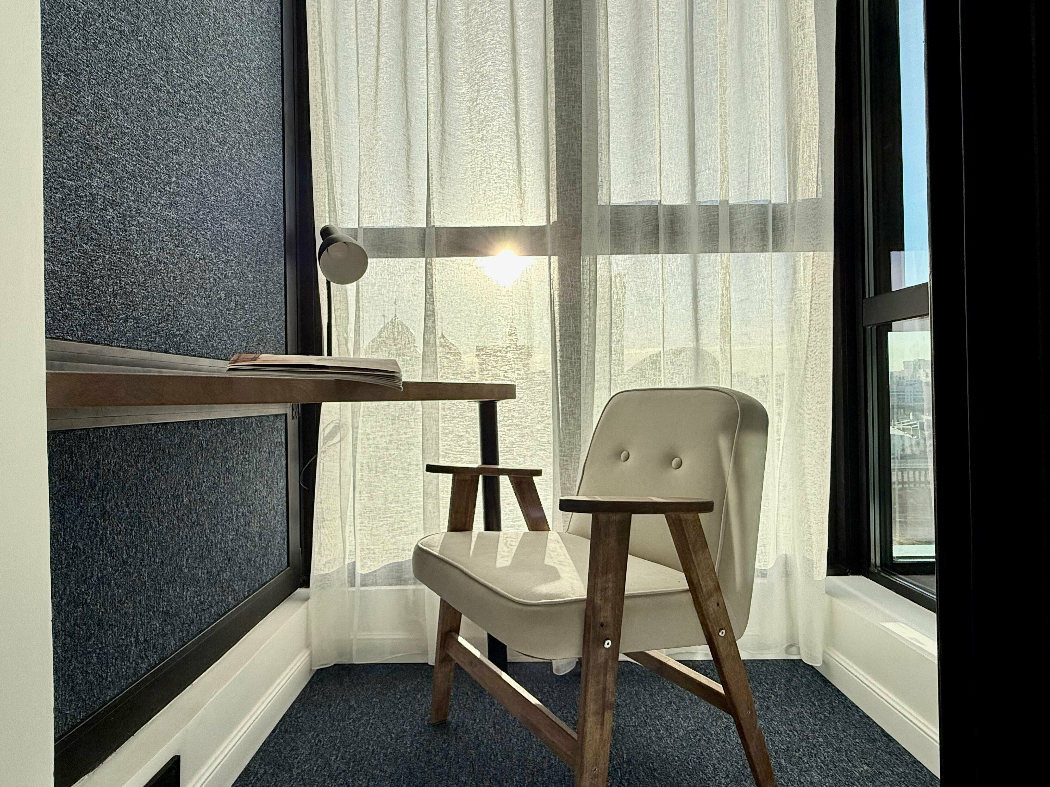 Номер-студия Делюкс с кроватью размера «queen-size»