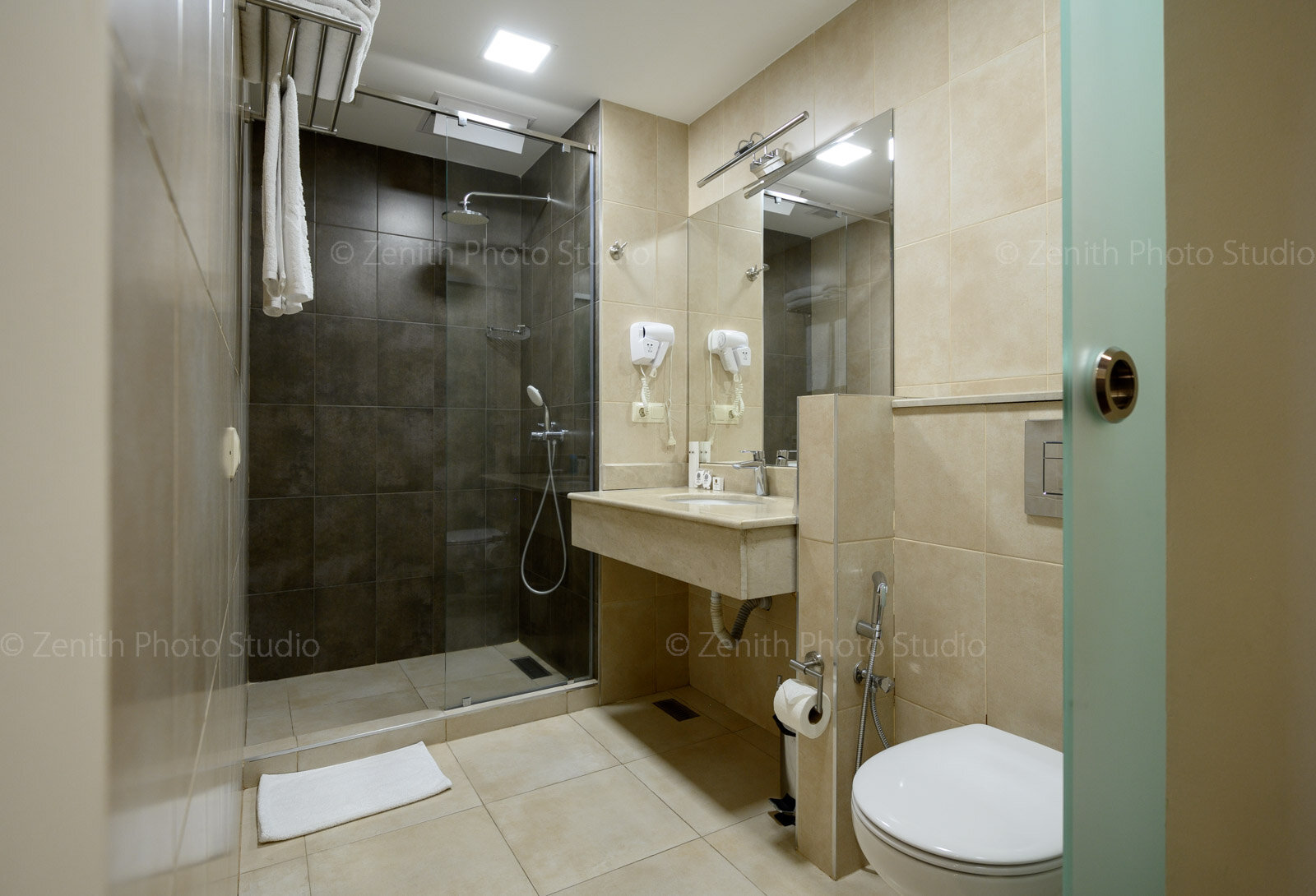 Улучшенный номер с кроватью размера «king-size»