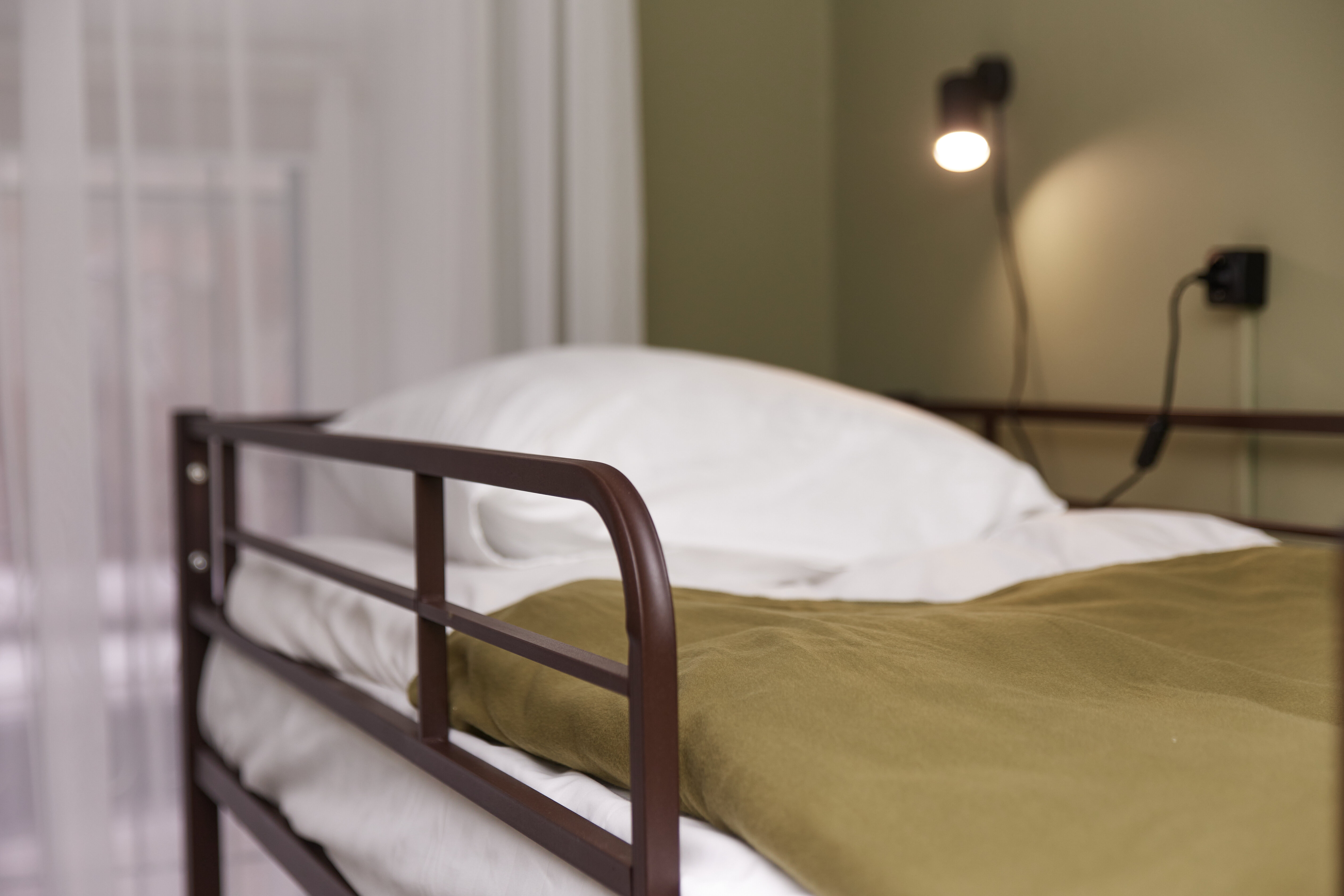 Кровать в общем 8-местном номере