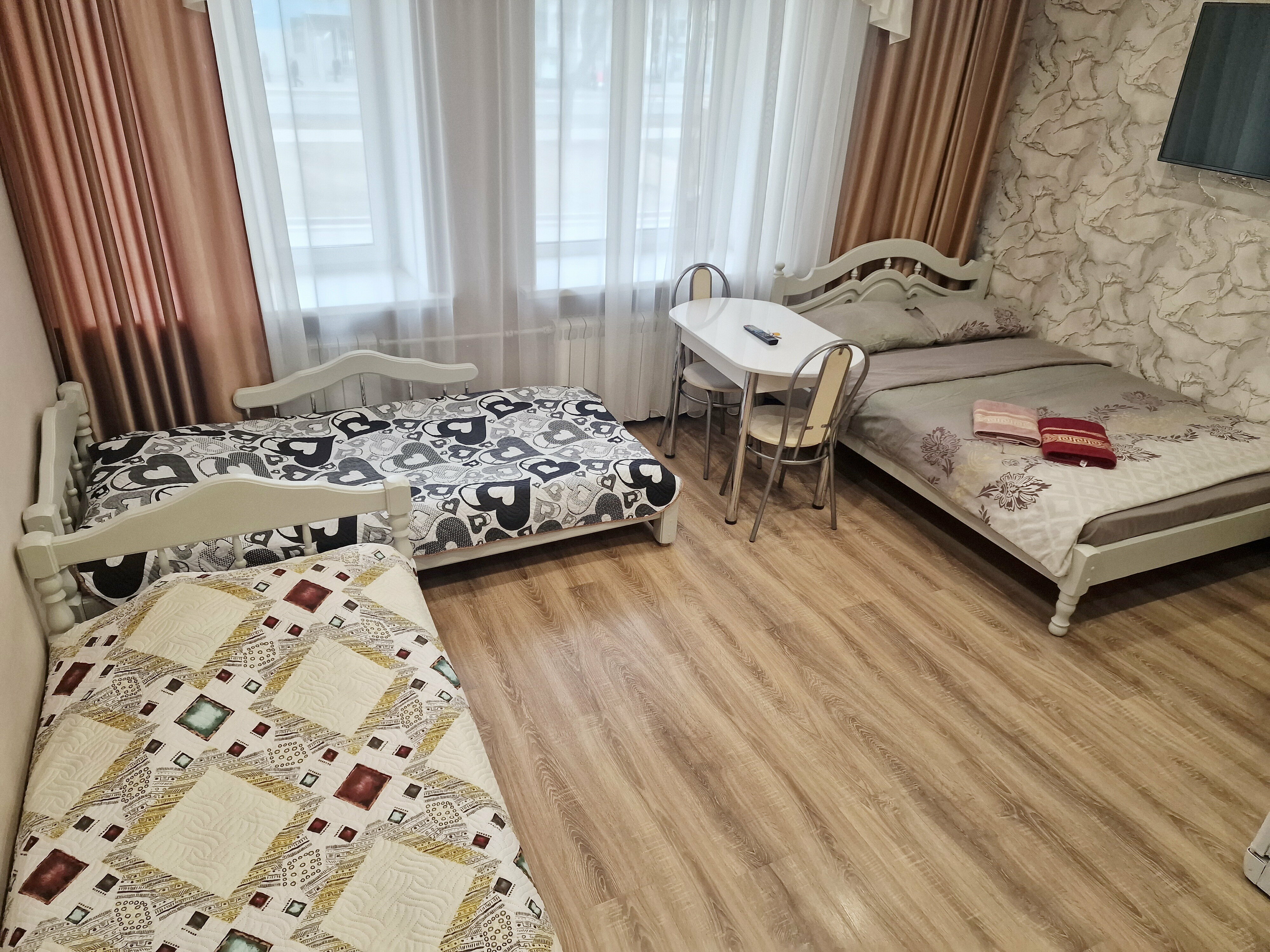 Четырехместный номер с ванной комнатой