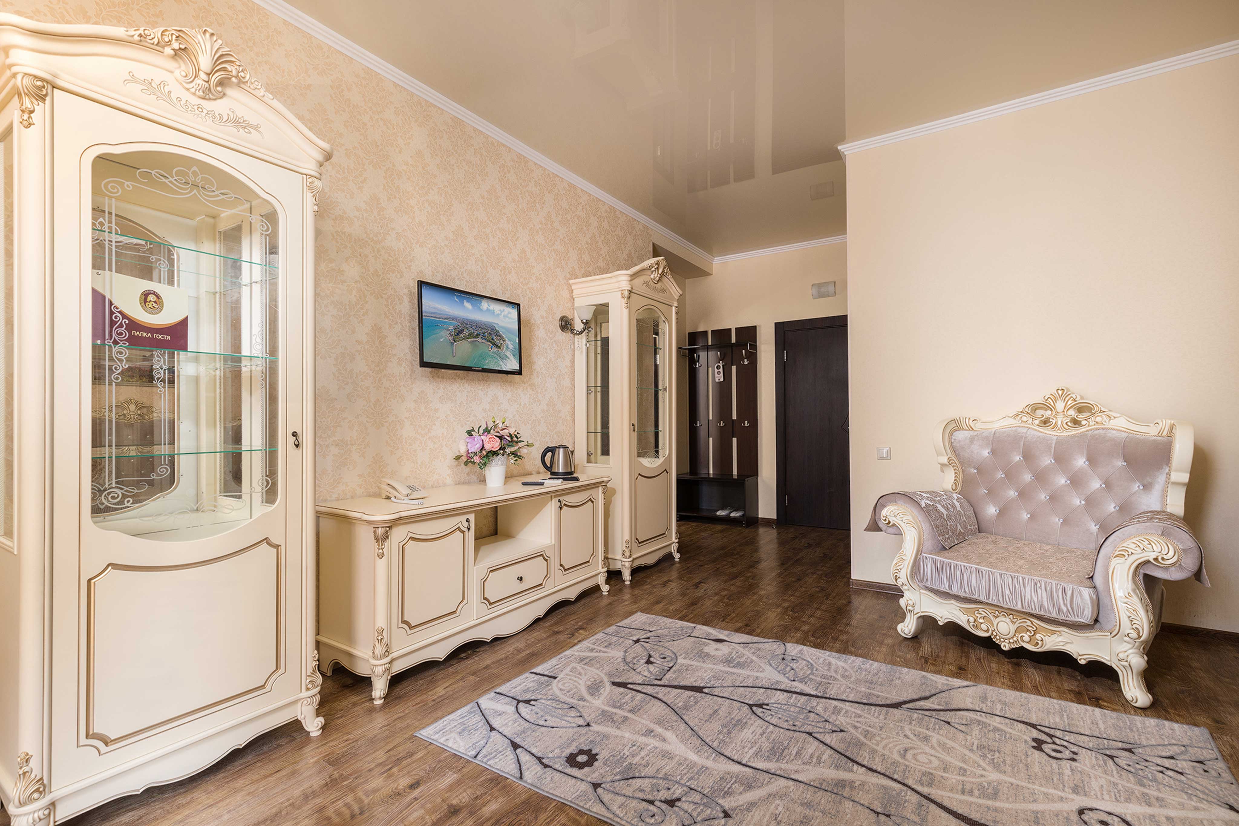 Люкс двухкомнатный с балконом