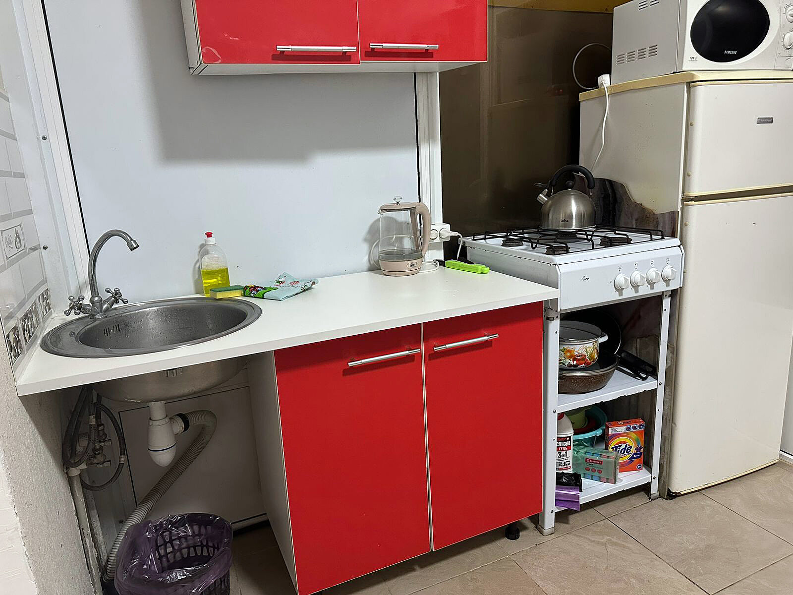 Спальное место на двухъярусной кровати в общем номере для женщин