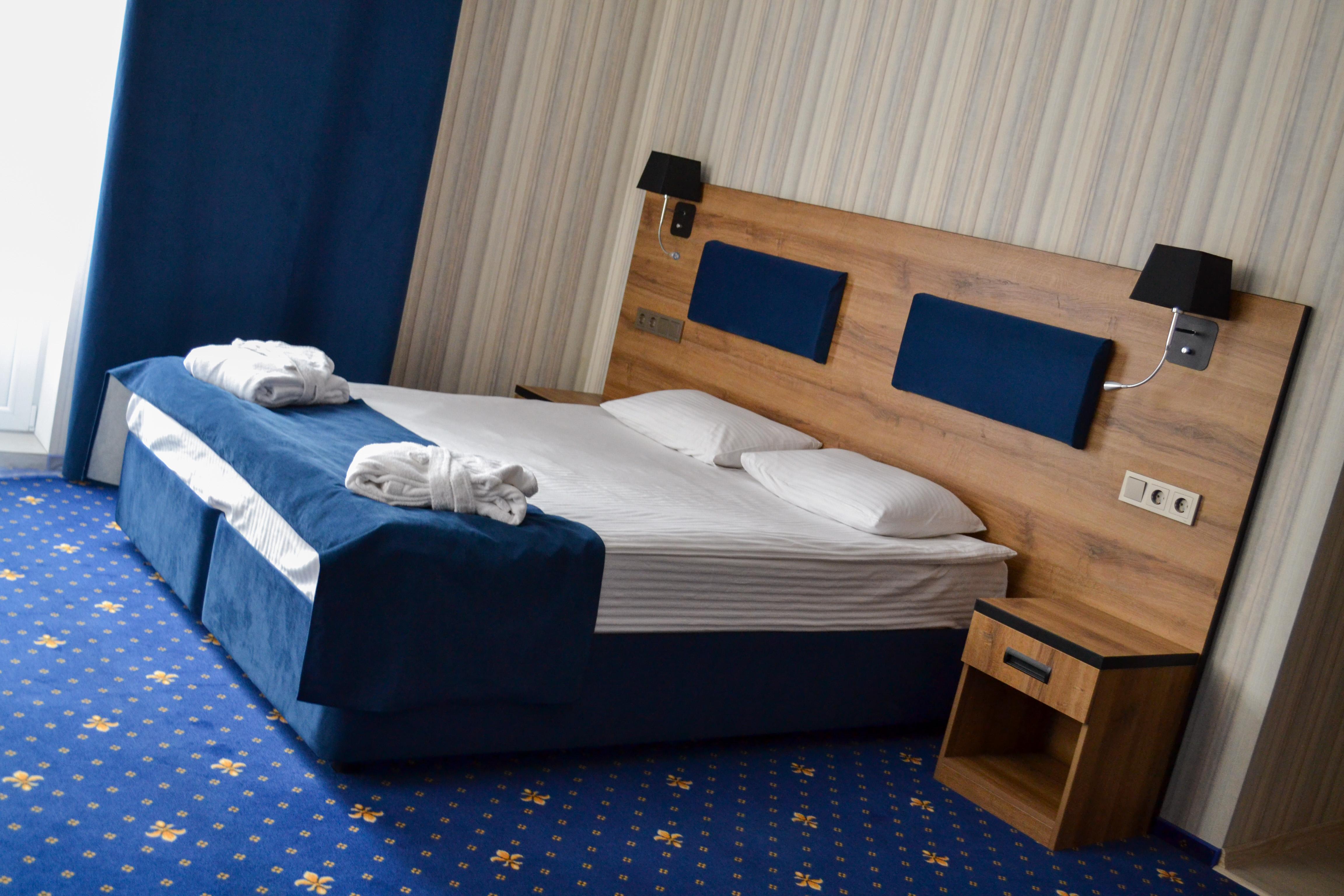 Номер категории “Супериор” с балконом (с двумя раздельными или одной кроватью queen size)